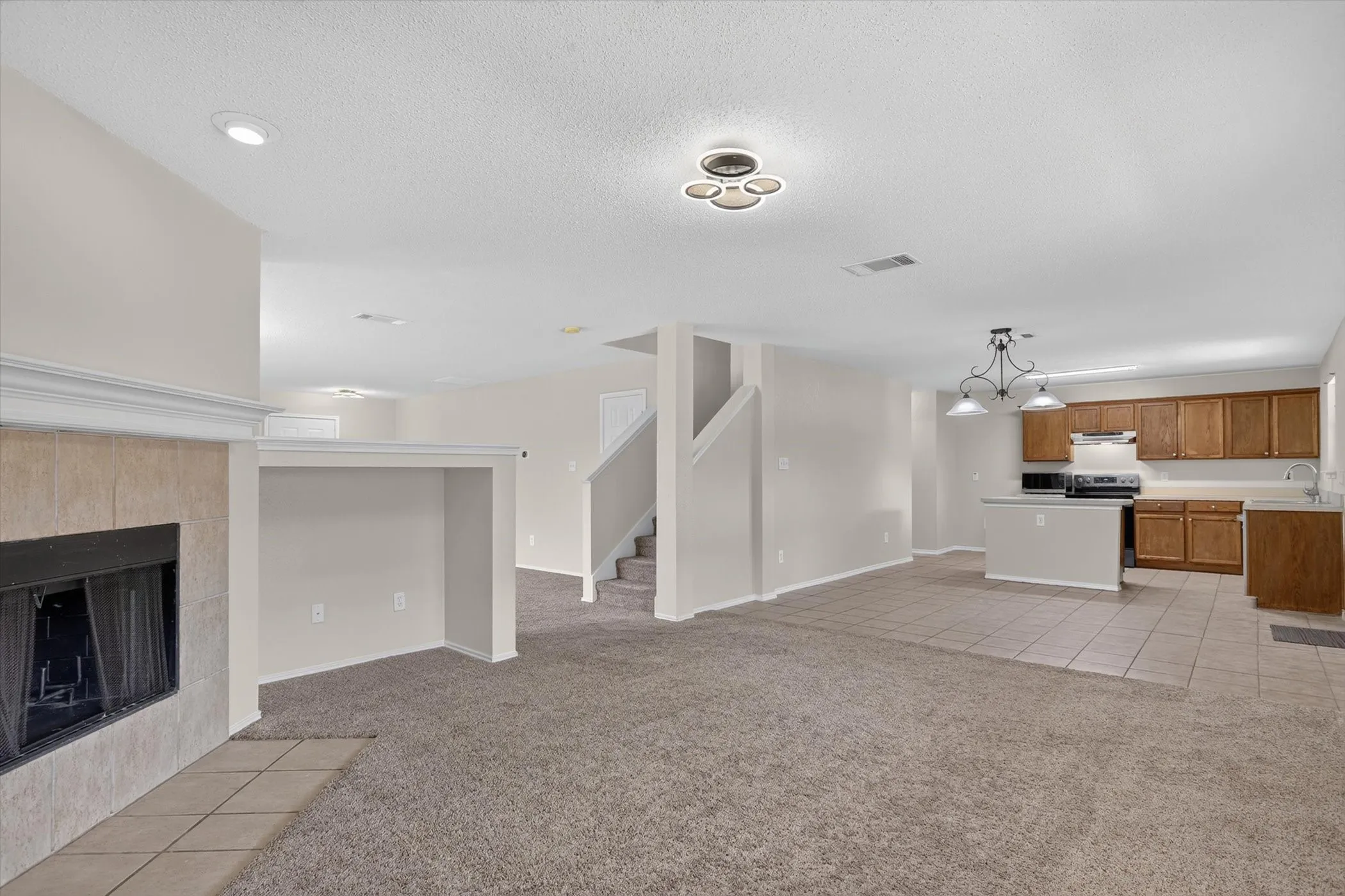 Single Family Residence For Sale in Tarrant County , 2427 Arroyo Springs Drive, Grand Prairie, Texas 75052, 3 Bedroom, 3 Bathroom, 2 Garage spaces, 2,437 Sqft, built in 2004, Price $359,999, mls#21358240, Real Estate Agent in Grand Prairie, Homes For Sale in Tarrant county, Homes For Sale in Grand Prairie, Realtor in Grand Prairie Texas, Real Estate Brokerage Independent Realty Texas, Luminita Cordes Realtor
