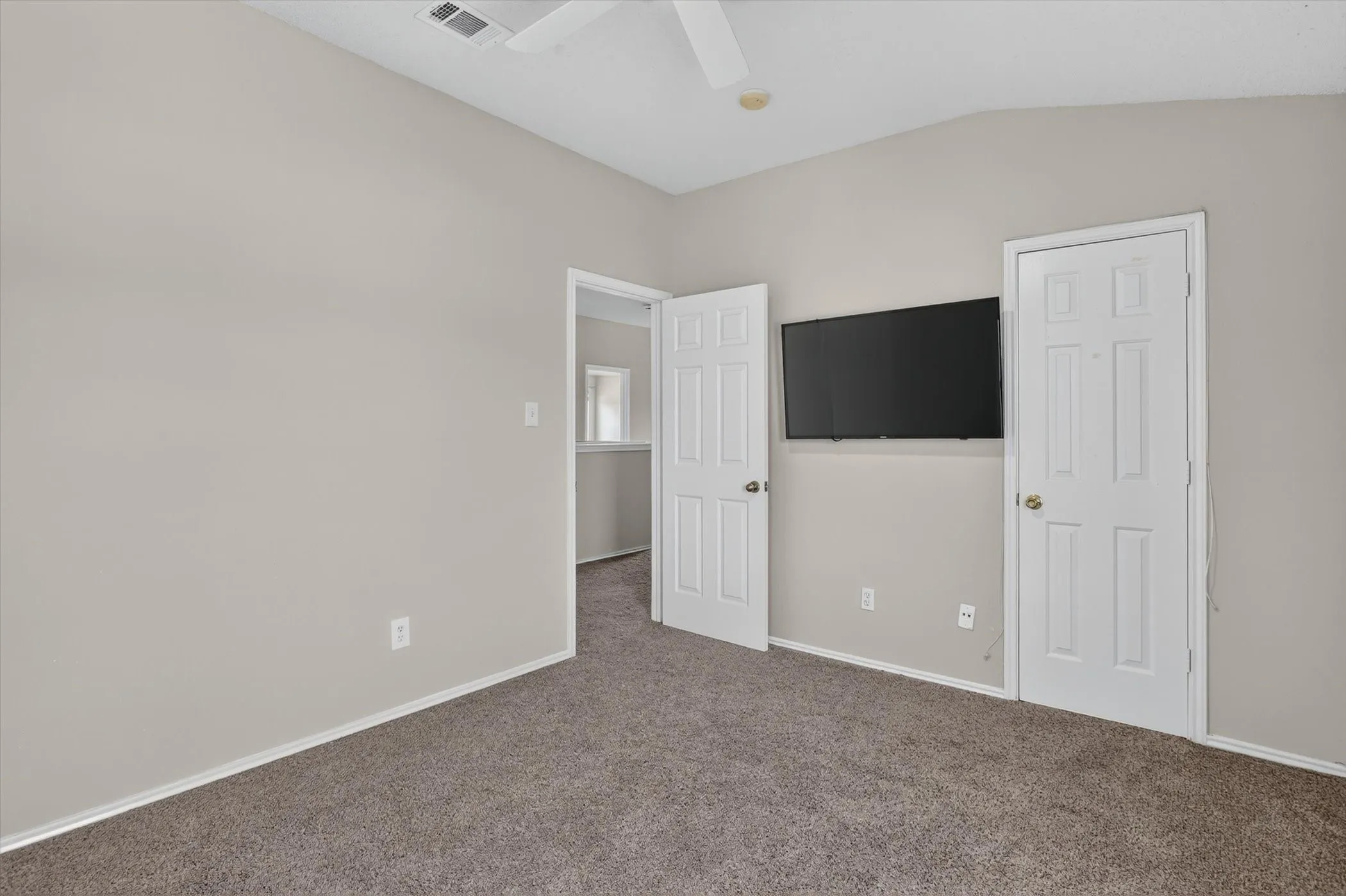 Single Family Residence For Sale in Tarrant County , 2427 Arroyo Springs Drive, Grand Prairie, Texas 75052, 3 Bedroom, 3 Bathroom, 2 Garage spaces, 2,437 Sqft, built in 2004, Price $359,999, mls#21358240, Real Estate Agent in Grand Prairie, Homes For Sale in Tarrant county, Homes For Sale in Grand Prairie, Realtor in Grand Prairie Texas, Real Estate Brokerage Independent Realty Texas, Luminita Cordes Realtor