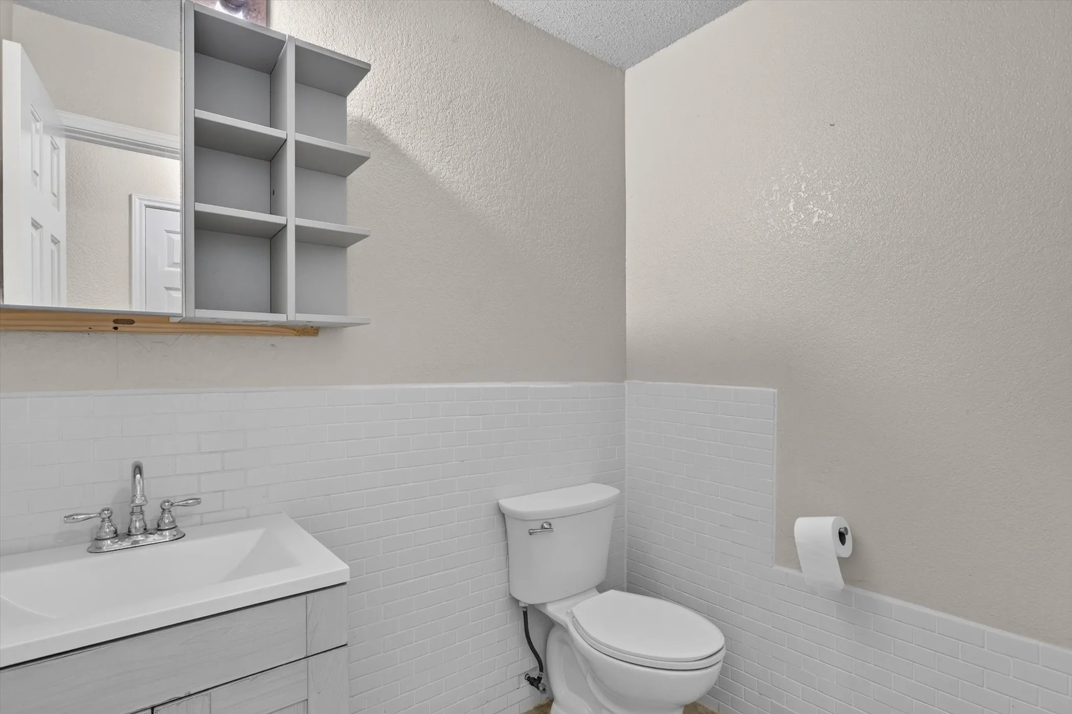 Single Family Residence For Sale in Tarrant County , 2427 Arroyo Springs Drive, Grand Prairie, Texas 75052, 3 Bedroom, 3 Bathroom, 2 Garage spaces, 2,437 Sqft, built in 2004, Price $359,999, mls#21358240, Real Estate Agent in Grand Prairie, Homes For Sale in Tarrant county, Homes For Sale in Grand Prairie, Realtor in Grand Prairie Texas, Real Estate Brokerage Independent Realty Texas, Luminita Cordes Realtor
