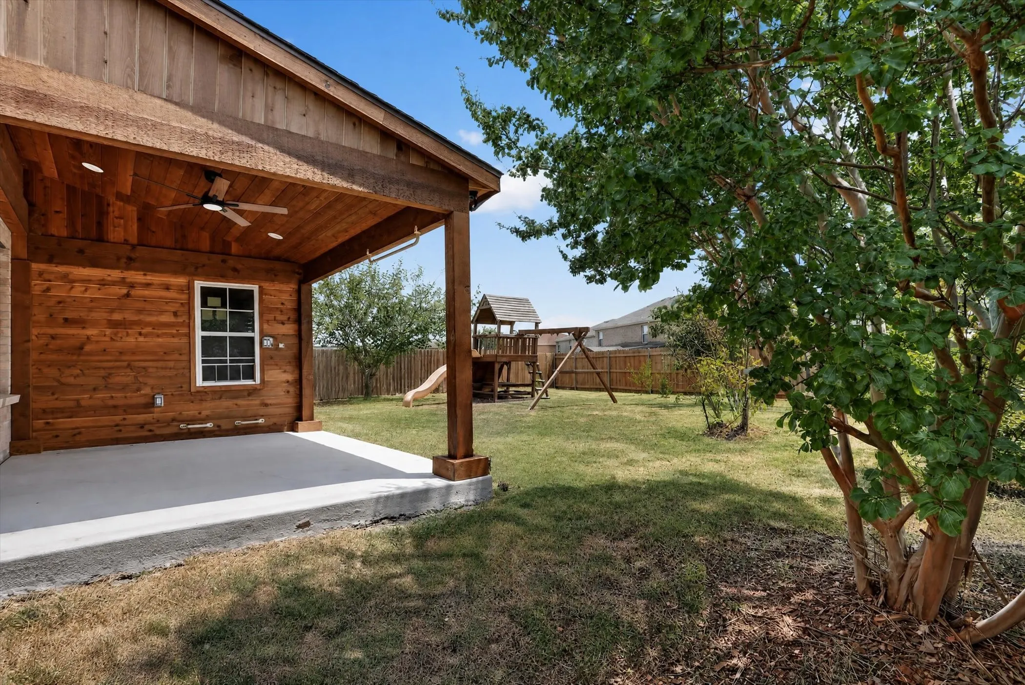 Single Family Residence For Sale in Tarrant County , 2427 Arroyo Springs Drive, Grand Prairie, Texas 75052, 3 Bedroom, 3 Bathroom, 2 Garage spaces, 2,437 Sqft, built in 2004, Price $359,999, mls#21358240, Real Estate Agent in Grand Prairie, Homes For Sale in Tarrant county, Homes For Sale in Grand Prairie, Realtor in Grand Prairie Texas, Real Estate Brokerage Independent Realty Texas, Luminita Cordes Realtor