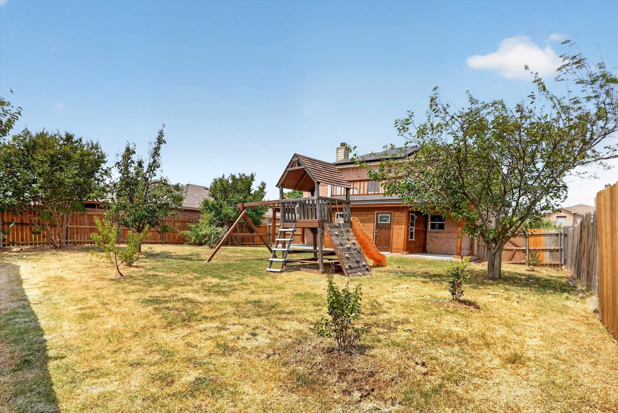 Single Family Residence For Sale in Tarrant County , 2427 Arroyo Springs Drive, Grand Prairie, Texas 75052, 3 Bedroom, 3 Bathroom, 2 Garage spaces, 2,437 Sqft, built in 2004, Price $359,999, mls#21358240, Real Estate Agent in Grand Prairie, Homes For Sale in Tarrant county, Homes For Sale in Grand Prairie, Realtor in Grand Prairie Texas, Real Estate Brokerage Independent Realty Texas, Luminita Cordes Realtor