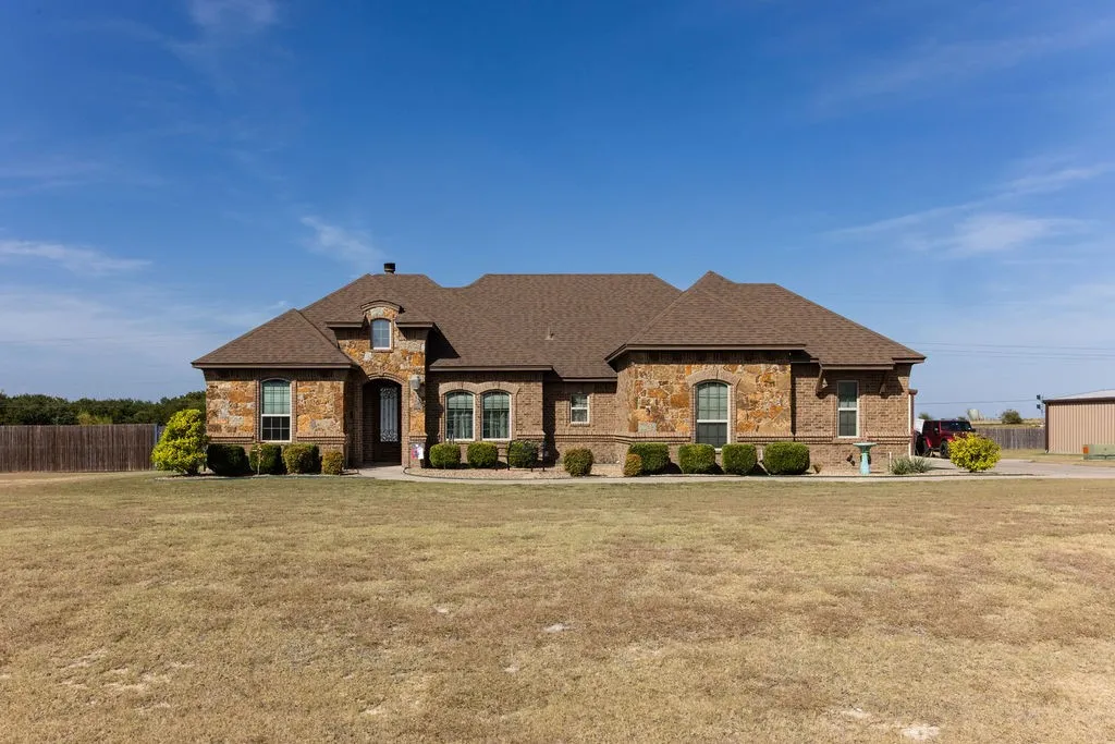 Single Family Residence For Sale in Wise County , 123 Cactus Drive, Decatur, Texas 76234, 3 Bedroom, 3 Bathroom, 2 Garage spaces, 1,961 Sqft, built in 2014, mls#21356122, Real Estate Agent in Decatur, Homes For Sale in Wise county, Homes For Sale in Decatur, Realtor in Decatur Texas, Real Estate Brokerage Independent Realty Texas, Luminita Cordes Realtor