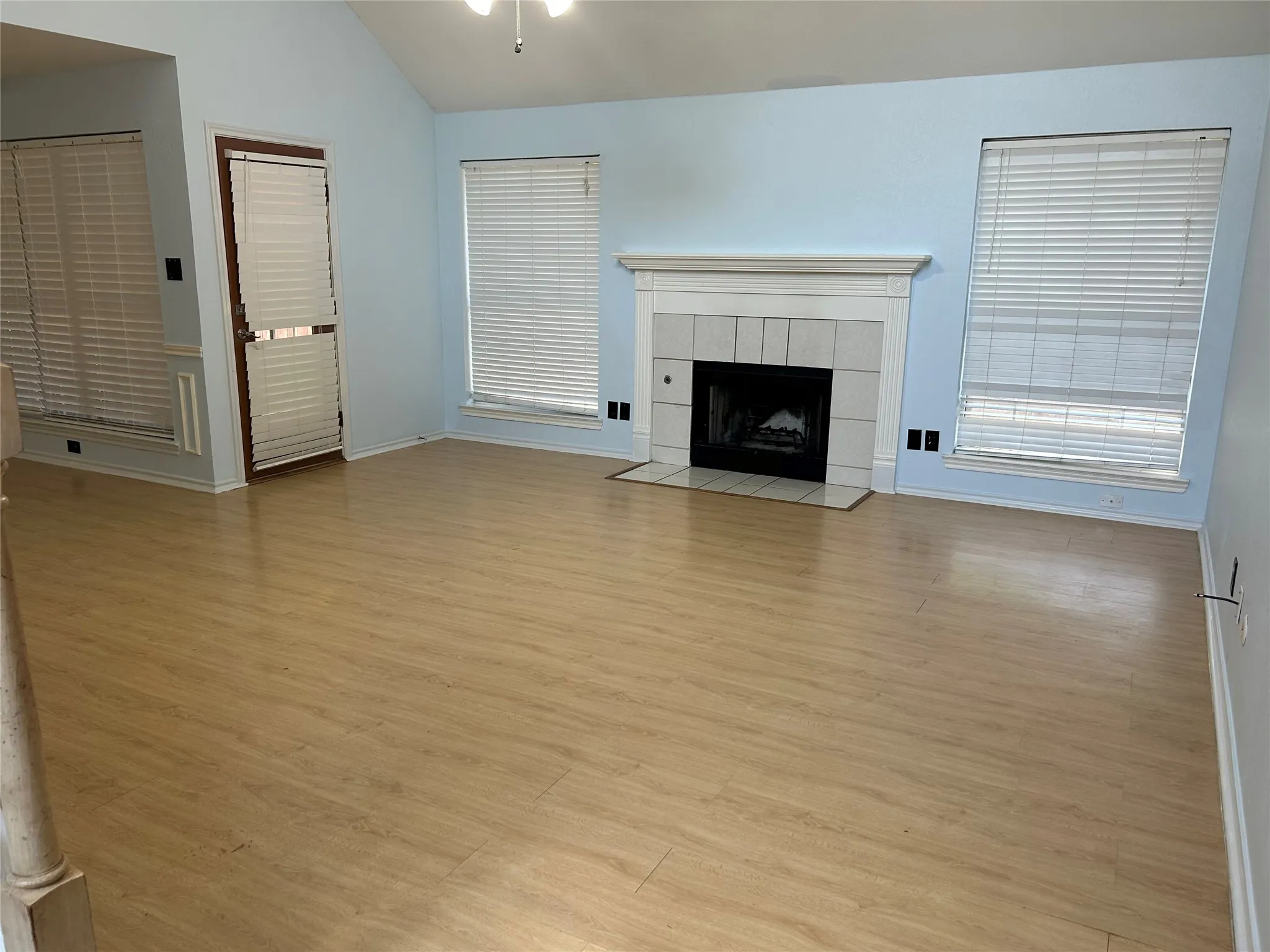 Single Family Residence For Sale in Denton County , 2114 Montclair Lane, Lewisville, Texas 75067, 3 Bedroom, 3 Bathroom, 1 Garage spaces, 1,504 Sqft, built in 1994, mls#21358244, Real Estate Agent in Lewisville, Homes For Sale in Denton county, Homes For Sale in Lewisville, Realtor in Lewisville Texas, Real Estate Brokerage Independent Realty Texas, Luminita Cordes Realtor