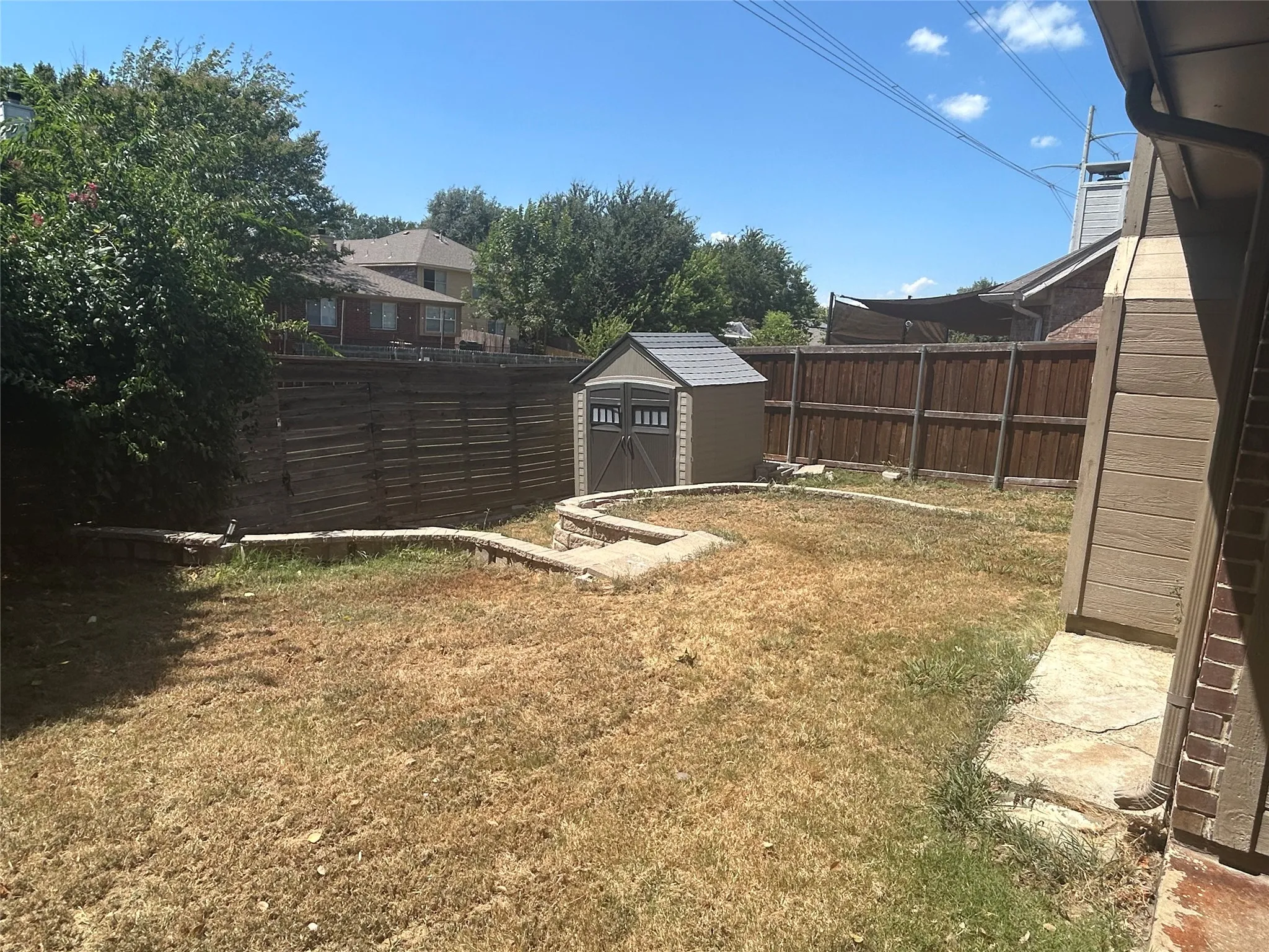 Single Family Residence For Sale in Denton County , 2114 Montclair Lane, Lewisville, Texas 75067, 3 Bedroom, 3 Bathroom, 1 Garage spaces, 1,504 Sqft, built in 1994, mls#21358244, Real Estate Agent in Lewisville, Homes For Sale in Denton county, Homes For Sale in Lewisville, Realtor in Lewisville Texas, Real Estate Brokerage Independent Realty Texas, Luminita Cordes Realtor