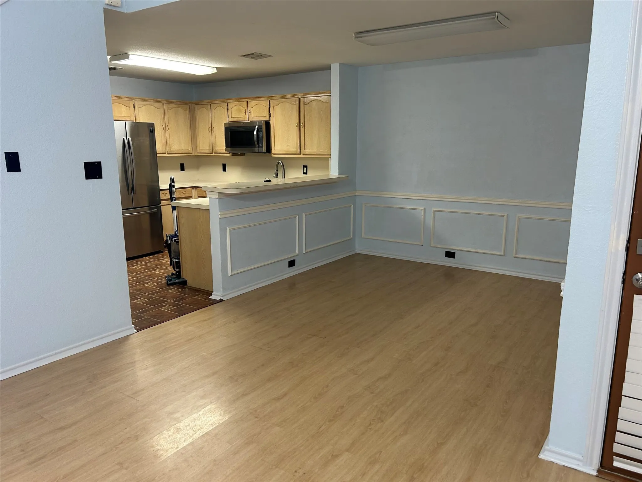 Single Family Residence For Sale in Denton County , 2114 Montclair Lane, Lewisville, Texas 75067, 3 Bedroom, 3 Bathroom, 1 Garage spaces, 1,504 Sqft, built in 1994, mls#21358244, Real Estate Agent in Lewisville, Homes For Sale in Denton county, Homes For Sale in Lewisville, Realtor in Lewisville Texas, Real Estate Brokerage Independent Realty Texas, Luminita Cordes Realtor