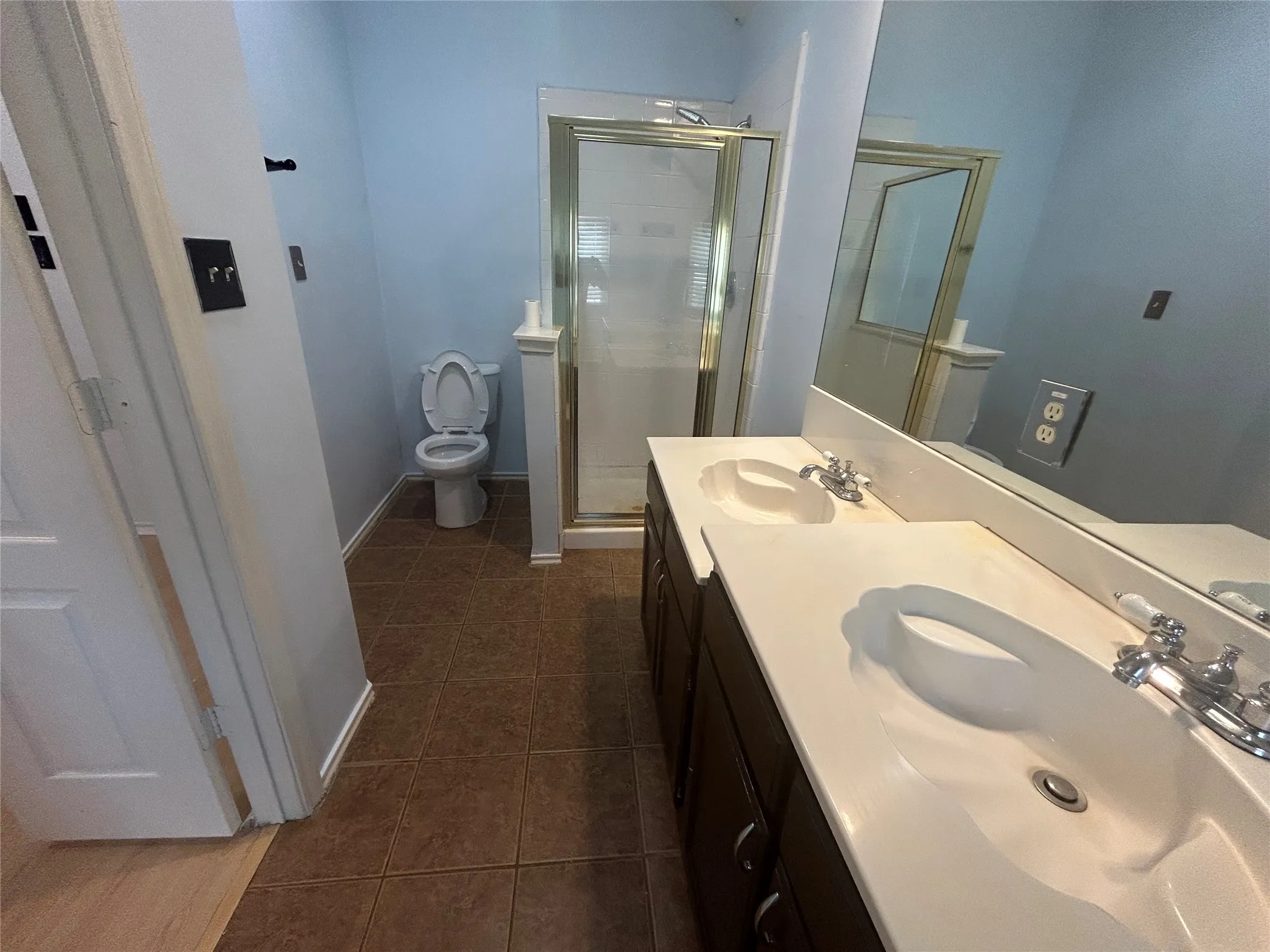 Single Family Residence For Sale in Denton County , 2114 Montclair Lane, Lewisville, Texas 75067, 3 Bedroom, 3 Bathroom, 1 Garage spaces, 1,504 Sqft, built in 1994, mls#21358244, Real Estate Agent in Lewisville, Homes For Sale in Denton county, Homes For Sale in Lewisville, Realtor in Lewisville Texas, Real Estate Brokerage Independent Realty Texas, Luminita Cordes Realtor