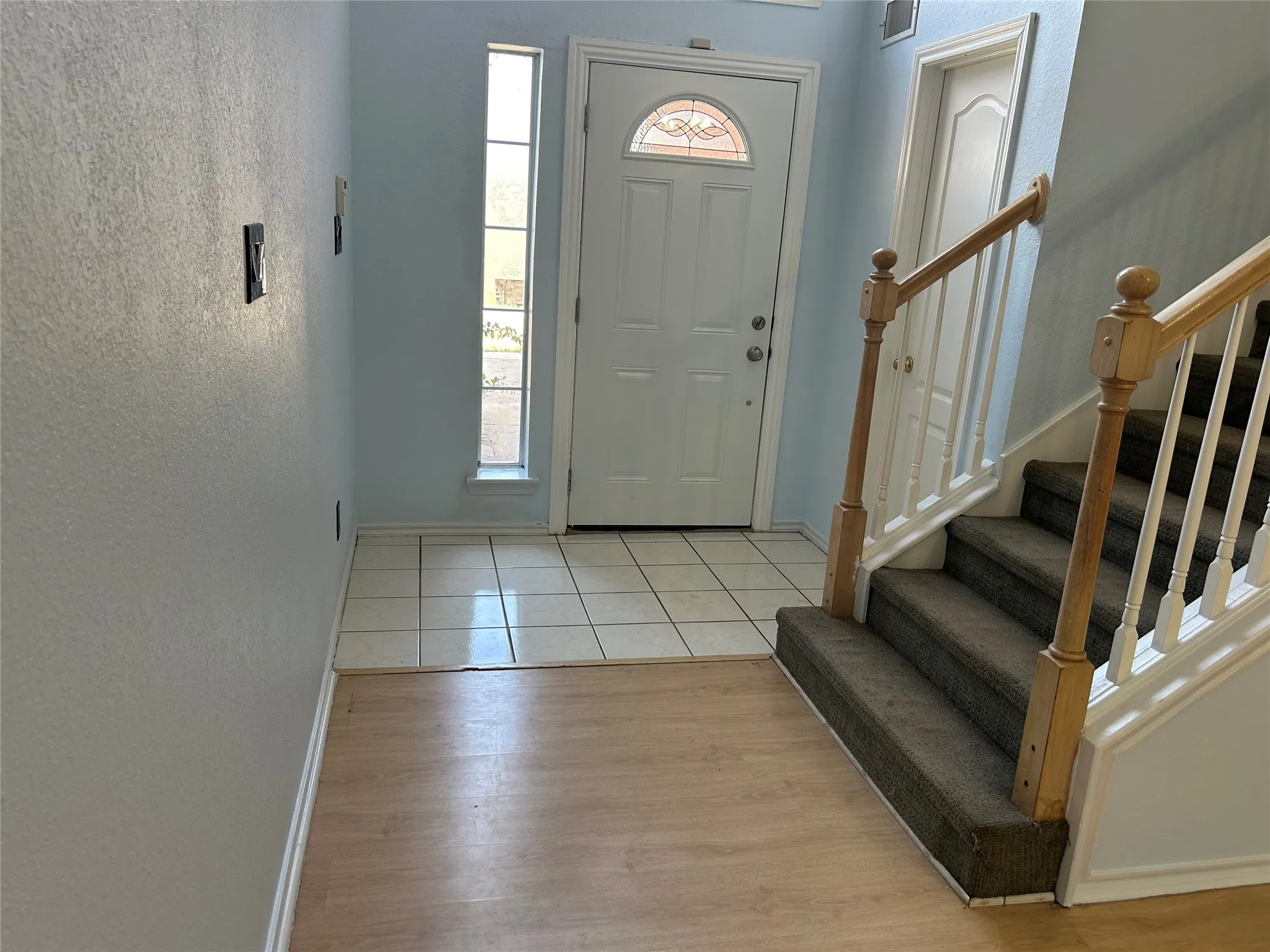 Single Family Residence For Sale in Denton County , 2114 Montclair Lane, Lewisville, Texas 75067, 3 Bedroom, 3 Bathroom, 1 Garage spaces, 1,504 Sqft, built in 1994, mls#21358244, Real Estate Agent in Lewisville, Homes For Sale in Denton county, Homes For Sale in Lewisville, Realtor in Lewisville Texas, Real Estate Brokerage Independent Realty Texas, Luminita Cordes Realtor