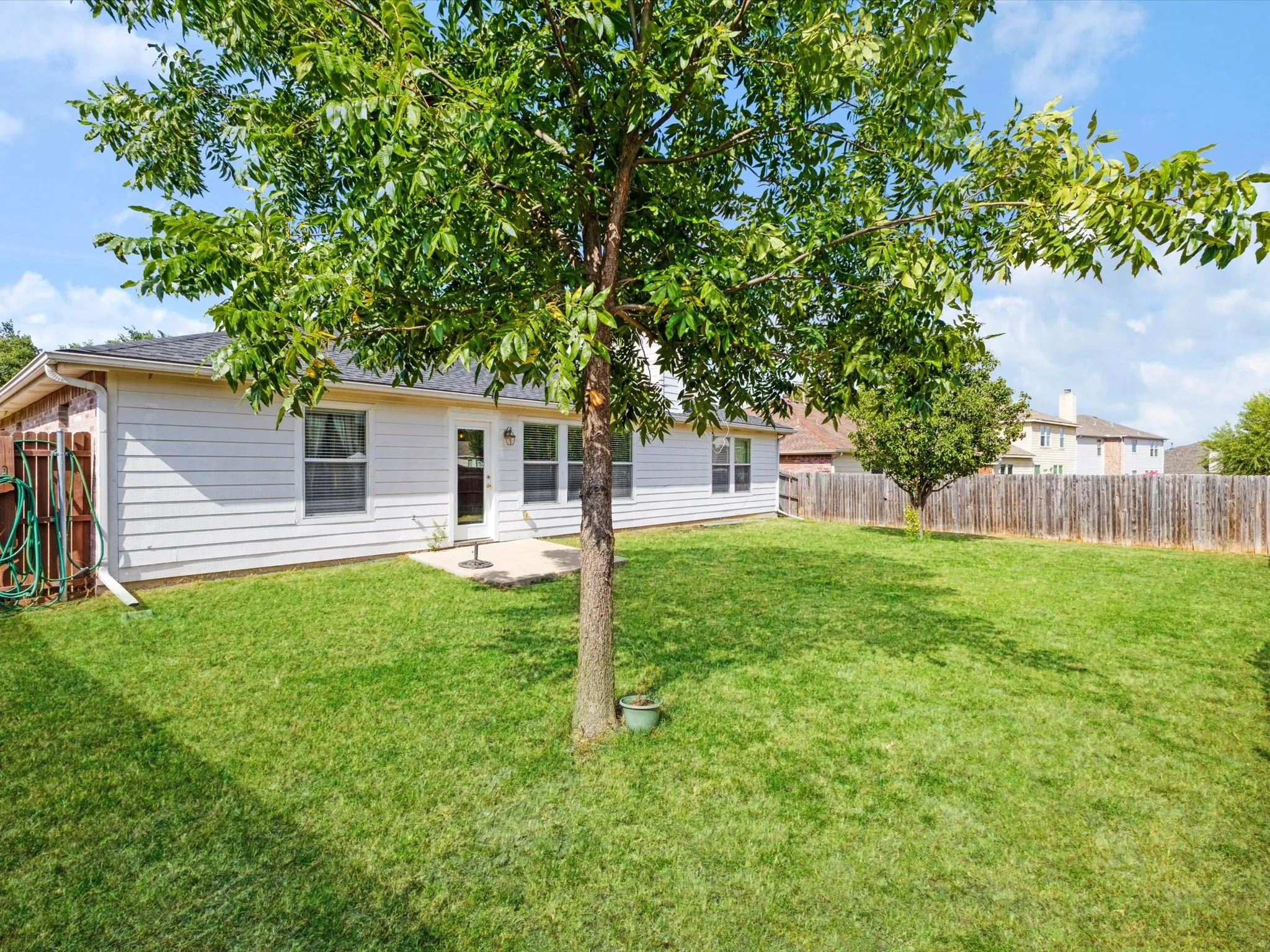 Single Family Residence For Sale in Kaufman County , 2108 Aster Trail, Forney, Texas 75126, 4 Bedroom, 2 Bathroom, 2 Garage spaces, 2,650 Sqft, built in 2004, mls#21357692, Real Estate Agent in Forney, Homes For Sale in Kaufman county, Homes For Sale in Forney, Realtor in Forney Texas, Real Estate Brokerage Independent Realty Texas, Luminita Cordes Realtor