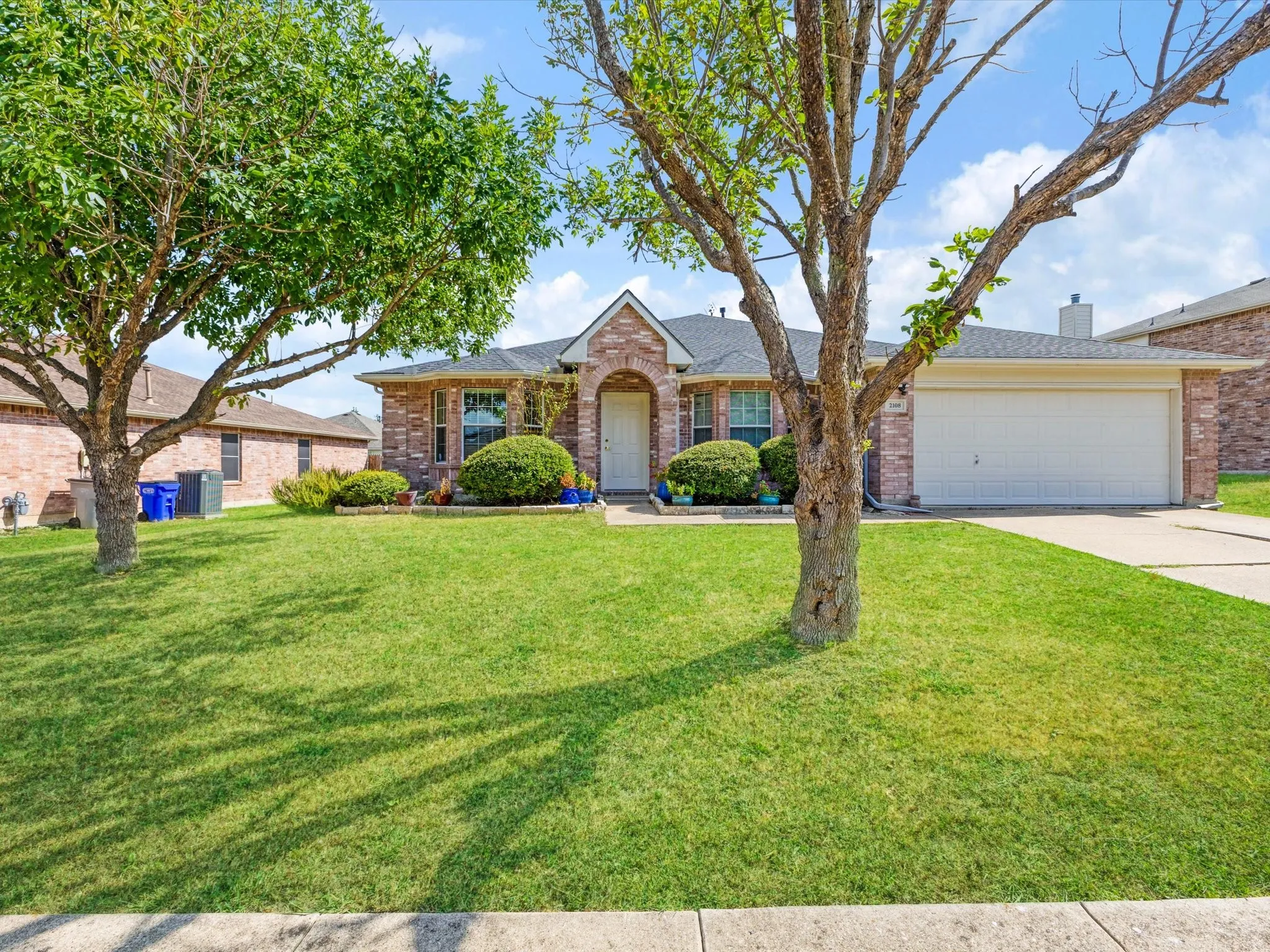 Single Family Residence For Sale in Kaufman County , 2108 Aster Trail, Forney, Texas 75126, 4 Bedroom, 2 Bathroom, 2 Garage spaces, 2,650 Sqft, built in 2004, mls#21357692, Real Estate Agent in Forney, Homes For Sale in Kaufman county, Homes For Sale in Forney, Realtor in Forney Texas, Real Estate Brokerage Independent Realty Texas, Luminita Cordes Realtor