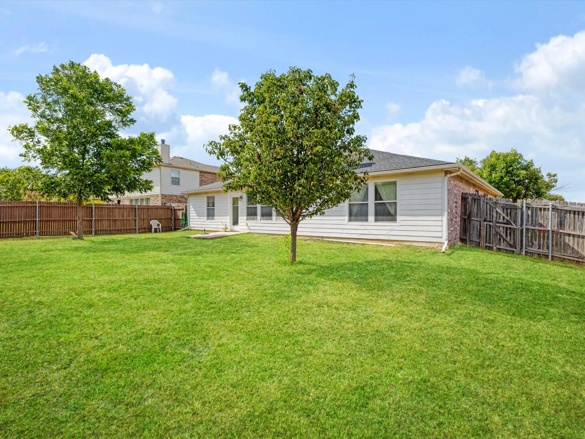 Single Family Residence For Sale in Kaufman County , 2108 Aster Trail, Forney, Texas 75126, 4 Bedroom, 2 Bathroom, 2 Garage spaces, 2,650 Sqft, built in 2004, mls#21357692, Real Estate Agent in Forney, Homes For Sale in Kaufman county, Homes For Sale in Forney, Realtor in Forney Texas, Real Estate Brokerage Independent Realty Texas, Luminita Cordes Realtor