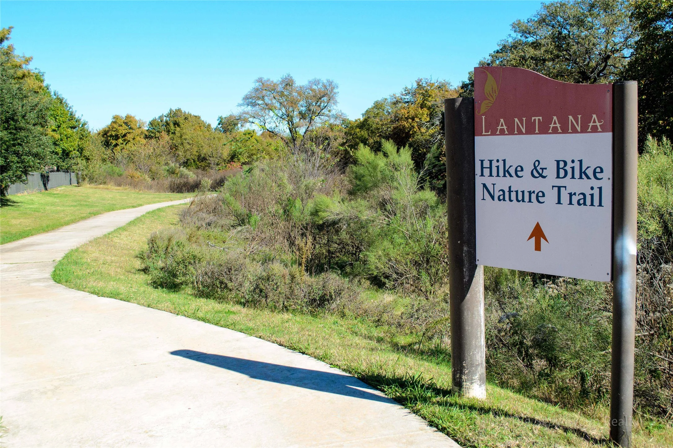 Spread throughout the community, the extensive hike and bike trails are the perfect place to relax and stroll around the neighborhood.