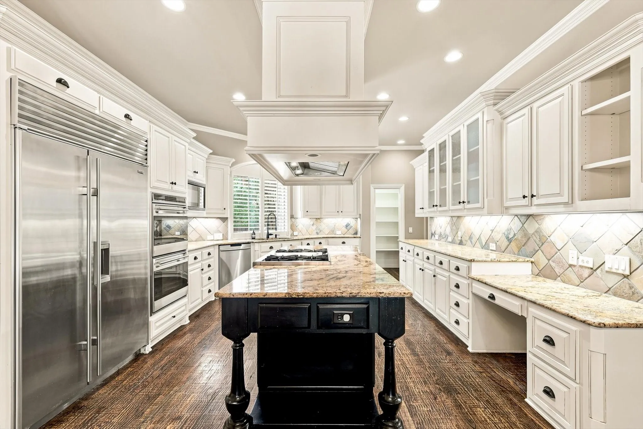 731 Lockridge Rd boasts a gorgeous gourmet kitchen.
