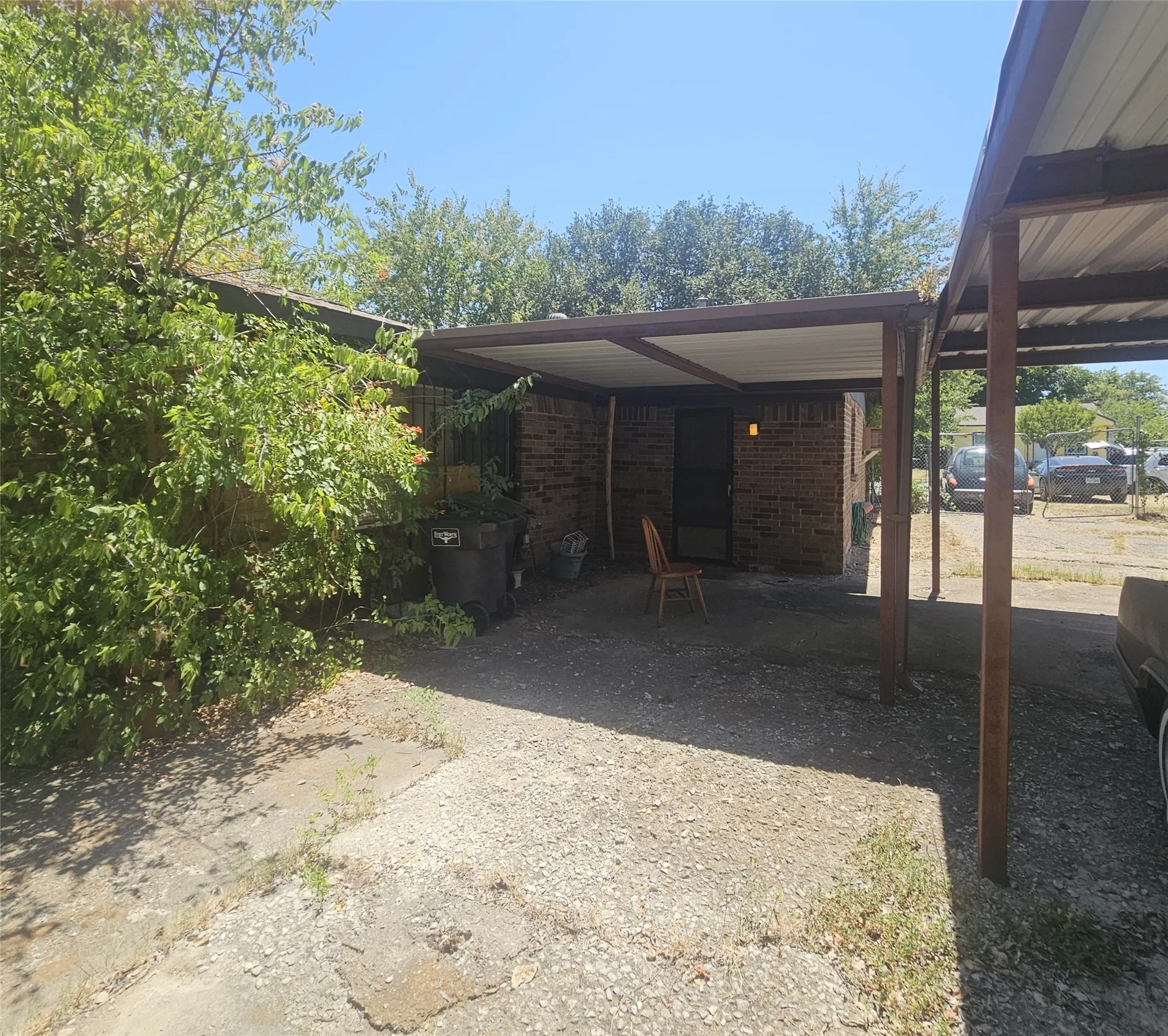 Single Family Residence For Sale in Tarrant County , 1313 E Robert Street, Fort Worth, Texas 76104, 3 Bedroom, 2 Bathroom, Garage spaces, 1,272 Sqft, built in 1961, mls#21358180, Real Estate Agent in Fort Worth, Homes For Sale in Tarrant county, Homes For Sale in Fort Worth, Realtor in Fort Worth Texas, Real Estate Brokerage Independent Realty Texas, Luminita Cordes Realtor