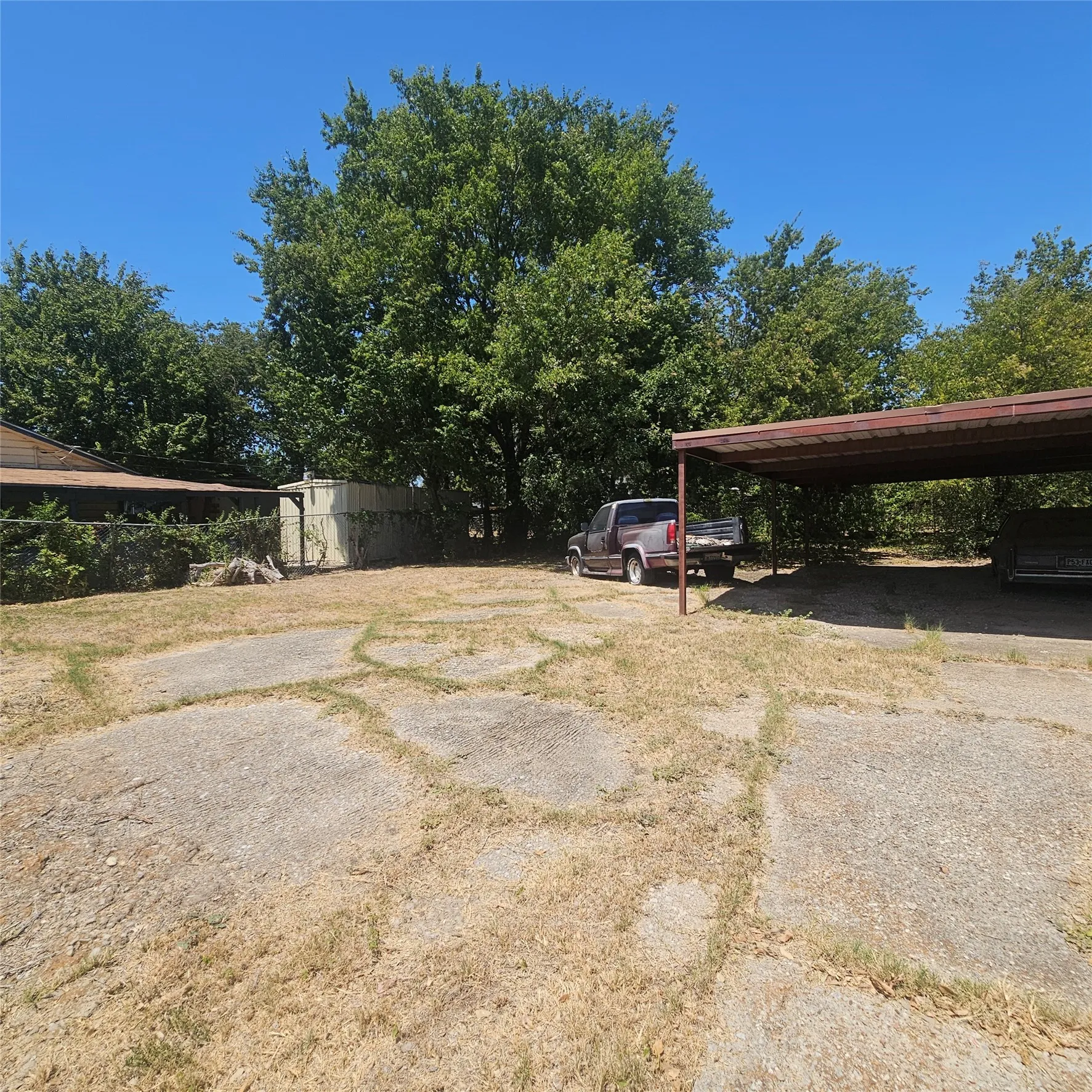 Single Family Residence For Sale in Tarrant County , 1313 E Robert Street, Fort Worth, Texas 76104, 3 Bedroom, 2 Bathroom, Garage spaces, 1,272 Sqft, built in 1961, mls#21358180, Real Estate Agent in Fort Worth, Homes For Sale in Tarrant county, Homes For Sale in Fort Worth, Realtor in Fort Worth Texas, Real Estate Brokerage Independent Realty Texas, Luminita Cordes Realtor