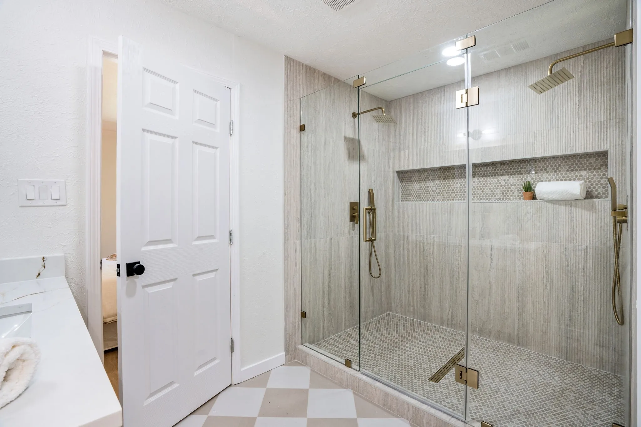 Single Family Residence For Sale in Tarrant County , 2608 Sprucewood Lane, Euless, Texas 76039, 3 Bedroom, 2 Bathroom, 2 Garage spaces, 1,674 Sqft, built in 1983, mls#21358028, Real Estate Agent in Euless, Homes For Sale in Tarrant county, Homes For Sale in Euless, Realtor in Euless Texas, Real Estate Brokerage Independent Realty Texas, Luminita Cordes Realtor