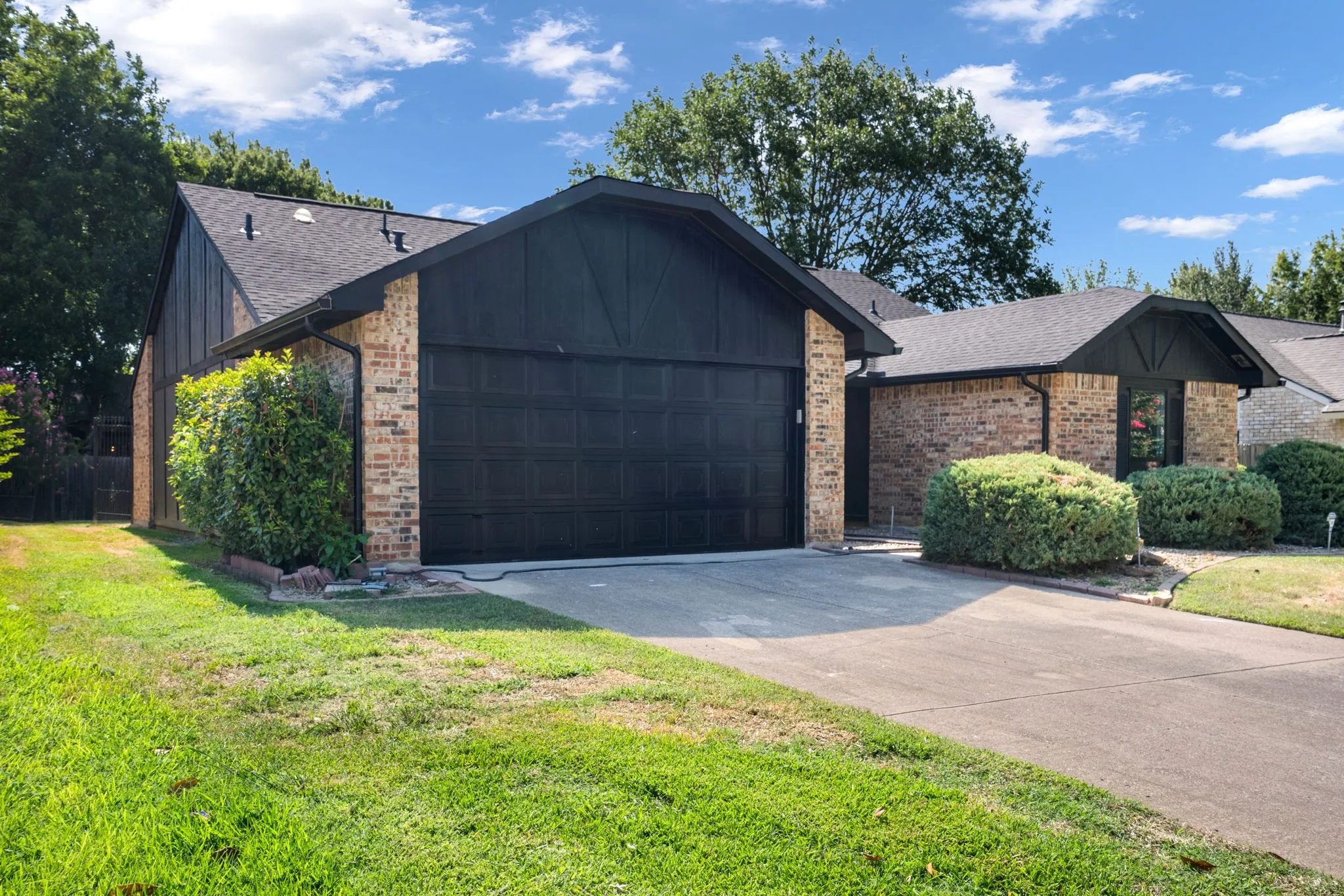 Single Family Residence For Sale in Tarrant County , 2608 Sprucewood Lane, Euless, Texas 76039, 3 Bedroom, 2 Bathroom, 2 Garage spaces, 1,674 Sqft, built in 1983, mls#21358028, Real Estate Agent in Euless, Homes For Sale in Tarrant county, Homes For Sale in Euless, Realtor in Euless Texas, Real Estate Brokerage Independent Realty Texas, Luminita Cordes Realtor
