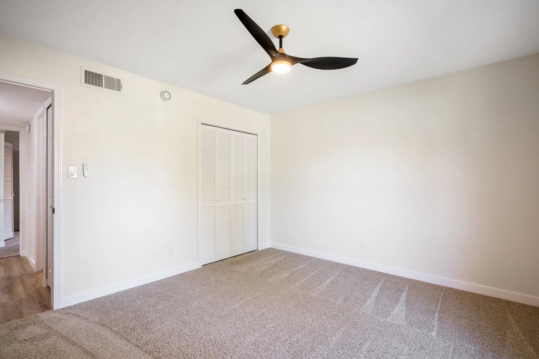 Single Family Residence For Sale in Tarrant County , 2608 Sprucewood Lane, Euless, Texas 76039, 3 Bedroom, 2 Bathroom, 2 Garage spaces, 1,674 Sqft, built in 1983, mls#21358028, Real Estate Agent in Euless, Homes For Sale in Tarrant county, Homes For Sale in Euless, Realtor in Euless Texas, Real Estate Brokerage Independent Realty Texas, Luminita Cordes Realtor
