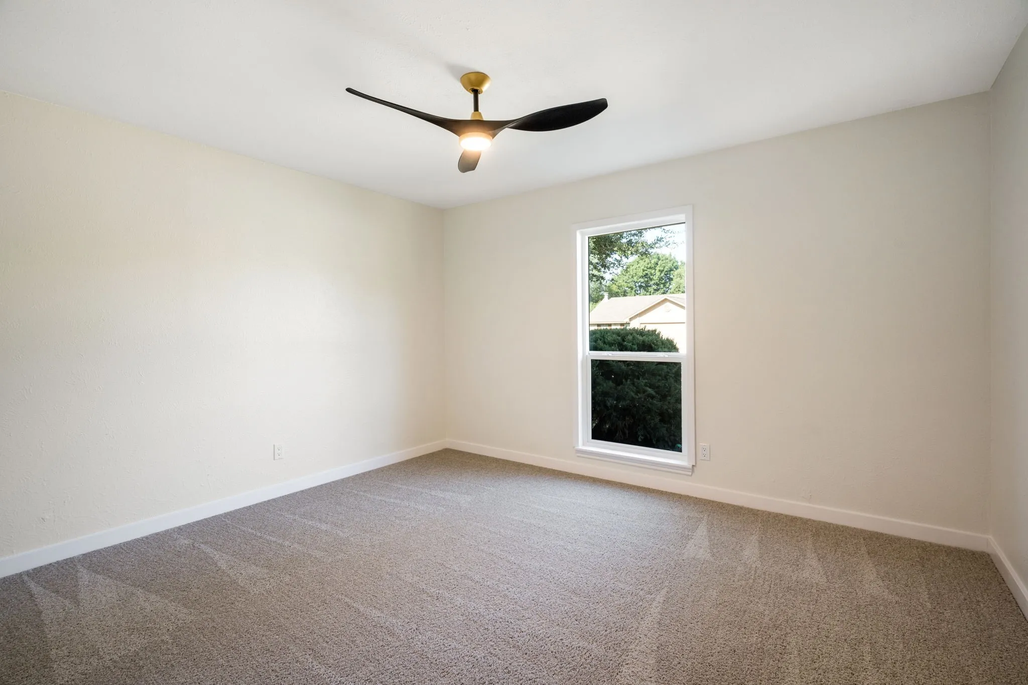 Single Family Residence For Sale in Tarrant County , 2608 Sprucewood Lane, Euless, Texas 76039, 3 Bedroom, 2 Bathroom, 2 Garage spaces, 1,674 Sqft, built in 1983, mls#21358028, Real Estate Agent in Euless, Homes For Sale in Tarrant county, Homes For Sale in Euless, Realtor in Euless Texas, Real Estate Brokerage Independent Realty Texas, Luminita Cordes Realtor