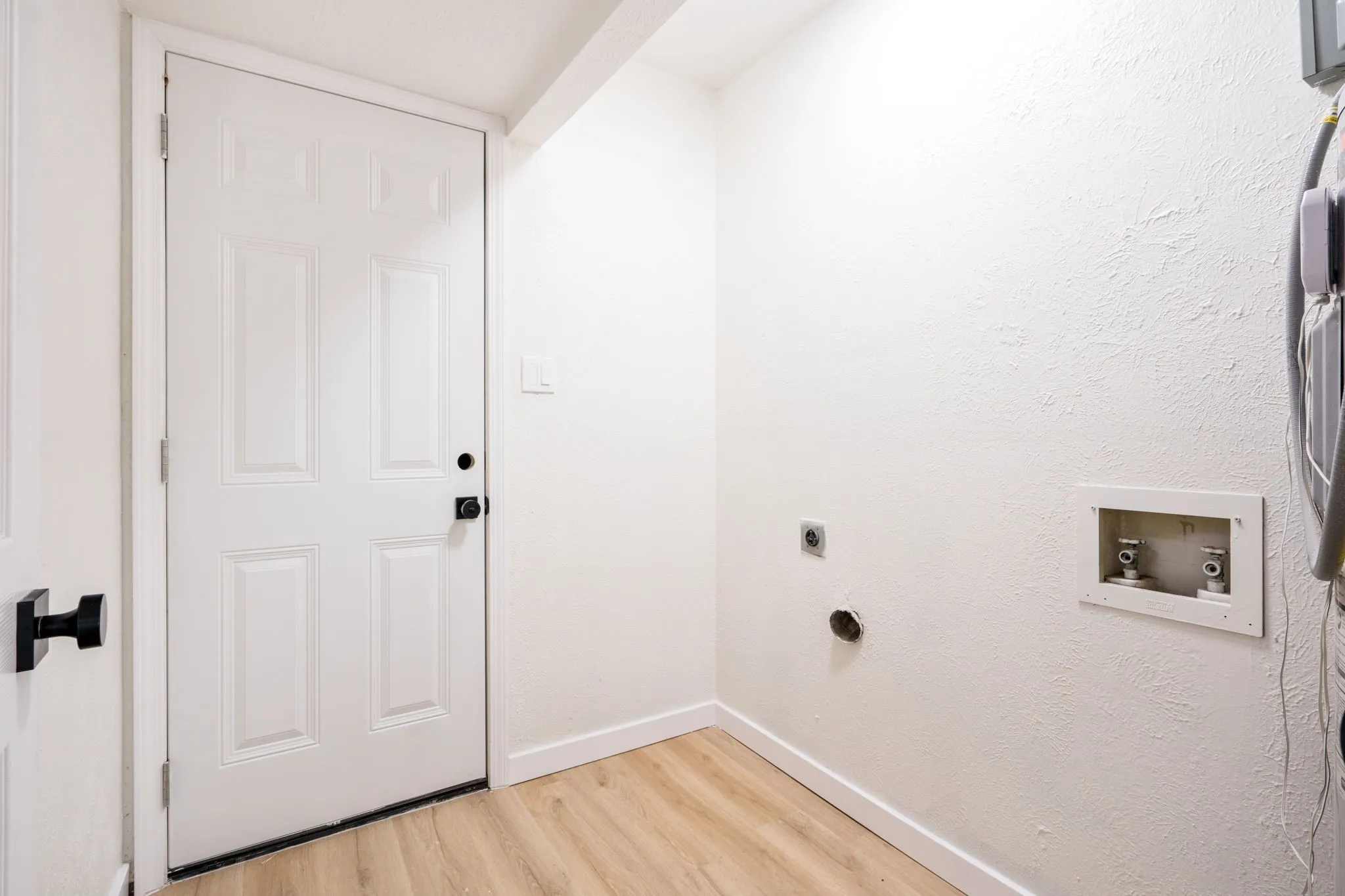 Single Family Residence For Sale in Tarrant County , 2608 Sprucewood Lane, Euless, Texas 76039, 3 Bedroom, 2 Bathroom, 2 Garage spaces, 1,674 Sqft, built in 1983, mls#21358028, Real Estate Agent in Euless, Homes For Sale in Tarrant county, Homes For Sale in Euless, Realtor in Euless Texas, Real Estate Brokerage Independent Realty Texas, Luminita Cordes Realtor