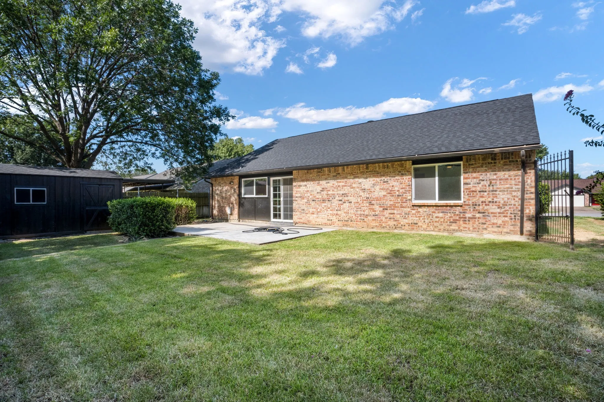 Single Family Residence For Sale in Tarrant County , 2608 Sprucewood Lane, Euless, Texas 76039, 3 Bedroom, 2 Bathroom, 2 Garage spaces, 1,674 Sqft, built in 1983, mls#21358028, Real Estate Agent in Euless, Homes For Sale in Tarrant county, Homes For Sale in Euless, Realtor in Euless Texas, Real Estate Brokerage Independent Realty Texas, Luminita Cordes Realtor