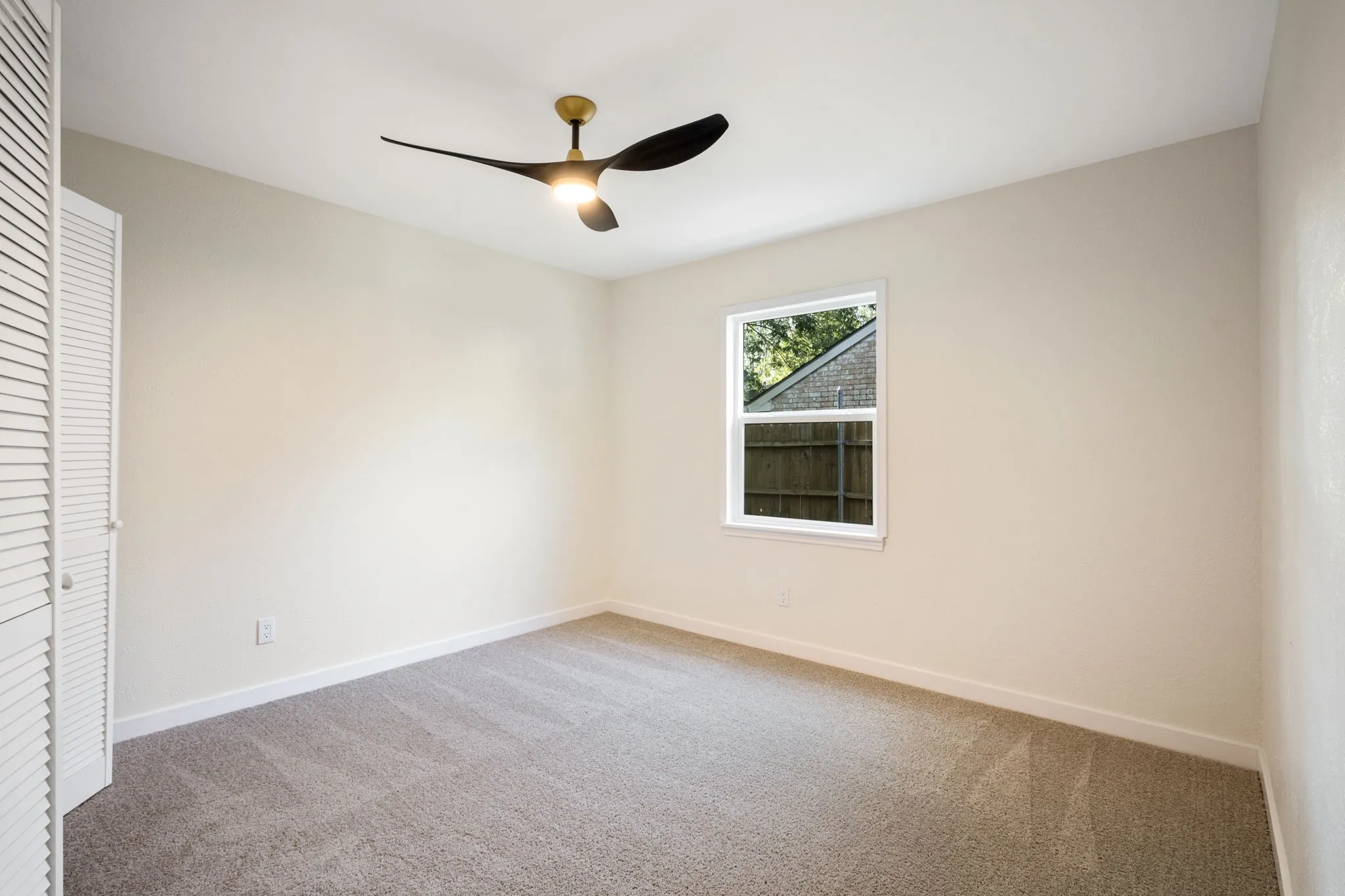 Single Family Residence For Sale in Tarrant County , 2608 Sprucewood Lane, Euless, Texas 76039, 3 Bedroom, 2 Bathroom, 2 Garage spaces, 1,674 Sqft, built in 1983, mls#21358028, Real Estate Agent in Euless, Homes For Sale in Tarrant county, Homes For Sale in Euless, Realtor in Euless Texas, Real Estate Brokerage Independent Realty Texas, Luminita Cordes Realtor
