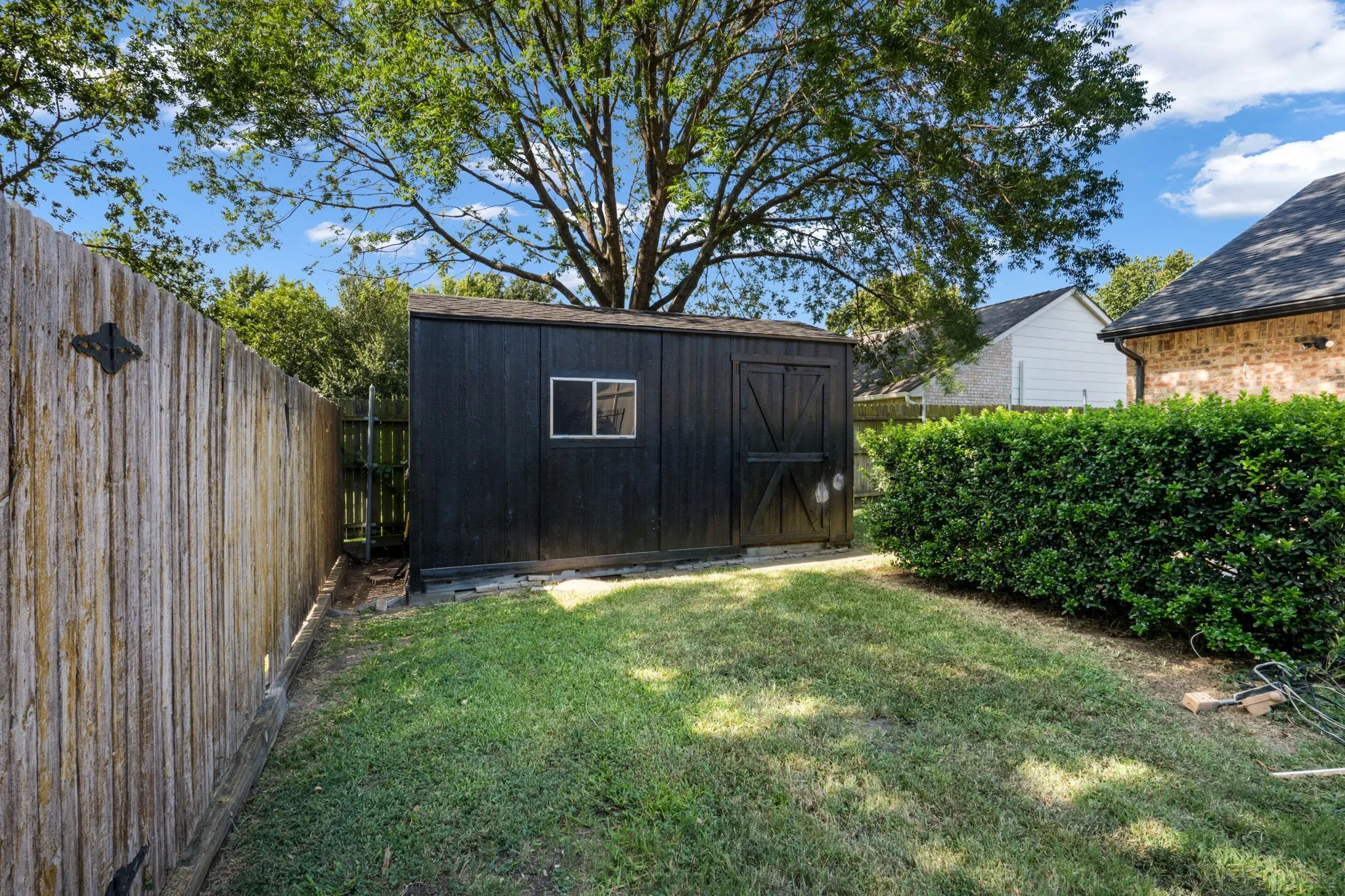 Single Family Residence For Sale in Tarrant County , 2608 Sprucewood Lane, Euless, Texas 76039, 3 Bedroom, 2 Bathroom, 2 Garage spaces, 1,674 Sqft, built in 1983, mls#21358028, Real Estate Agent in Euless, Homes For Sale in Tarrant county, Homes For Sale in Euless, Realtor in Euless Texas, Real Estate Brokerage Independent Realty Texas, Luminita Cordes Realtor
