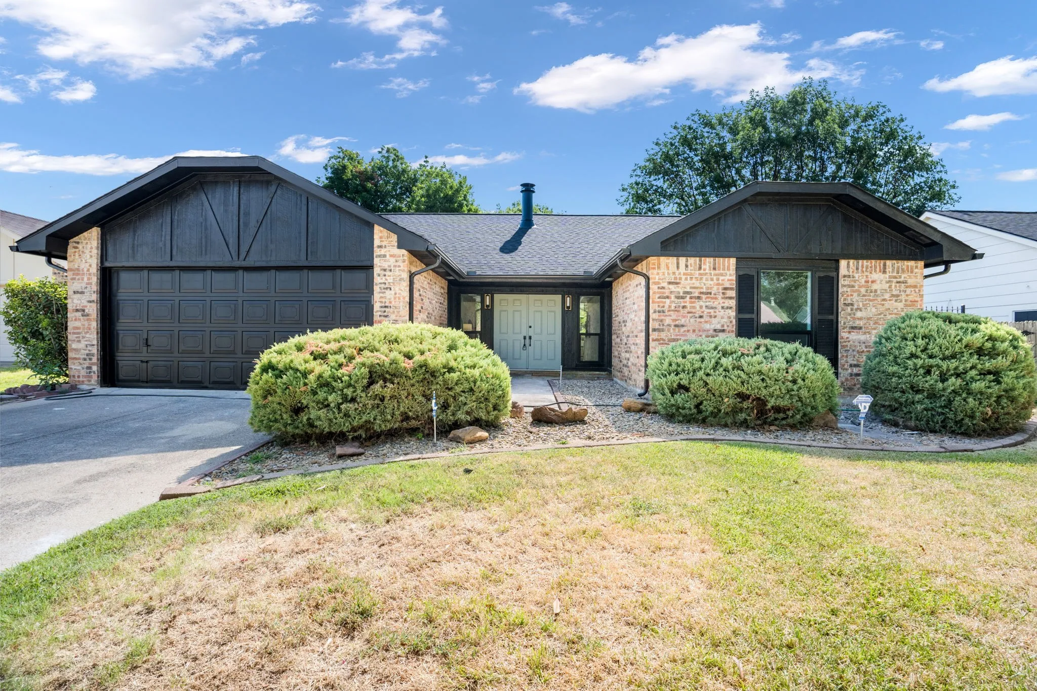 Single Family Residence For Sale in Tarrant County , 2608 Sprucewood Lane, Euless, Texas 76039, 3 Bedroom, 2 Bathroom, 2 Garage spaces, 1,674 Sqft, built in 1983, mls#21358028, Real Estate Agent in Euless, Homes For Sale in Tarrant county, Homes For Sale in Euless, Realtor in Euless Texas, Real Estate Brokerage Independent Realty Texas, Luminita Cordes Realtor