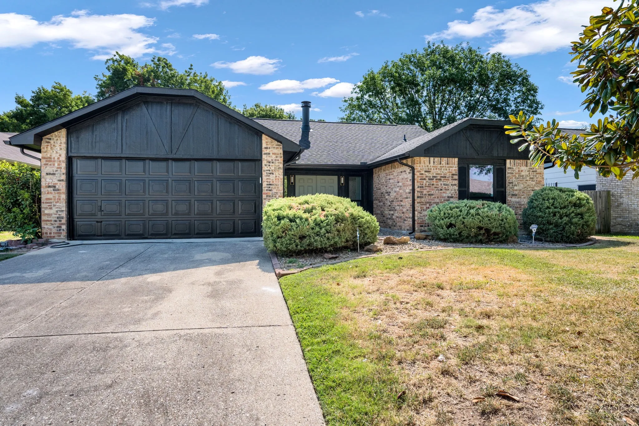 Single Family Residence For Sale in Tarrant County , 2608 Sprucewood Lane, Euless, Texas 76039, 3 Bedroom, 2 Bathroom, 2 Garage spaces, 1,674 Sqft, built in 1983, mls#21358028, Real Estate Agent in Euless, Homes For Sale in Tarrant county, Homes For Sale in Euless, Realtor in Euless Texas, Real Estate Brokerage Independent Realty Texas, Luminita Cordes Realtor