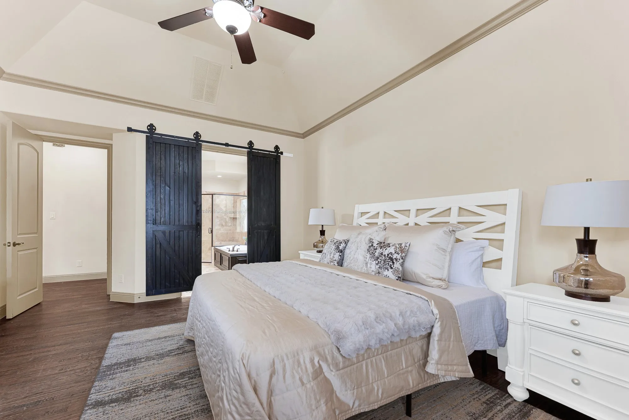 High-set ceilings meet an expansive entryway that establishes a quiet, private buffer from the rest of the home. Experience complete seclusion at the end of a busy day, unplugging in your own calm sanctuary.