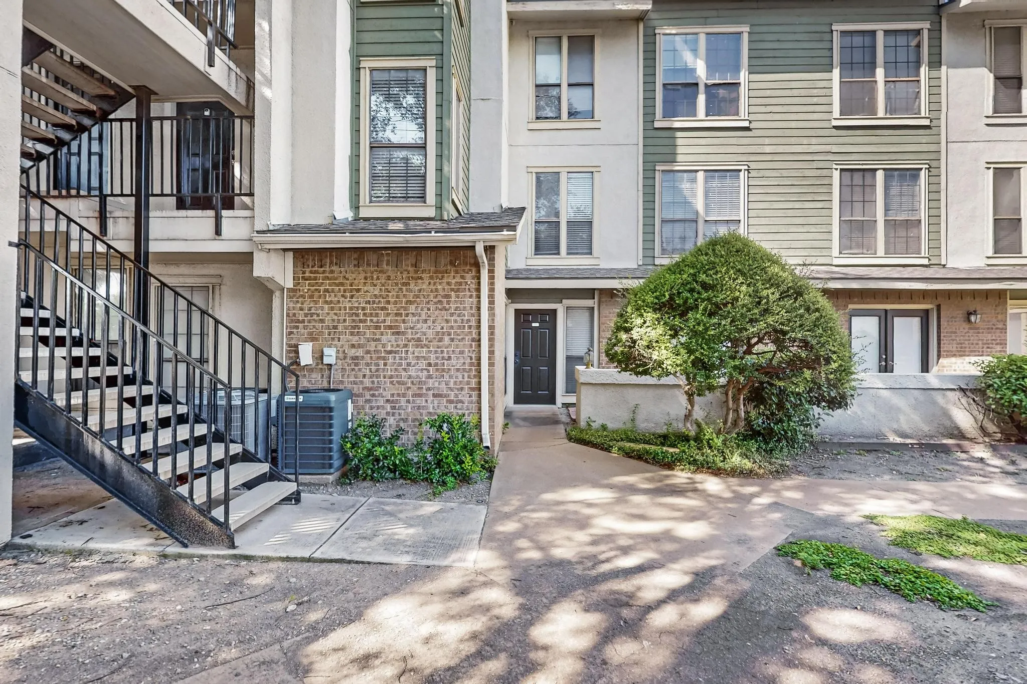 Condominium For Sale in Dallas County , 9611 Walnut Street 1105, Dallas, Texas 75243, 1 Bedroom, 1 Bathroom, Garage spaces, 759 Sqft, built in 1982, mls#21358263, Real Estate Agent in Dallas, Homes For Sale in Dallas county, Homes For Sale in Dallas, Realtor in Dallas Texas, Real Estate Brokerage Independent Realty Texas, Luminita Cordes Realtor