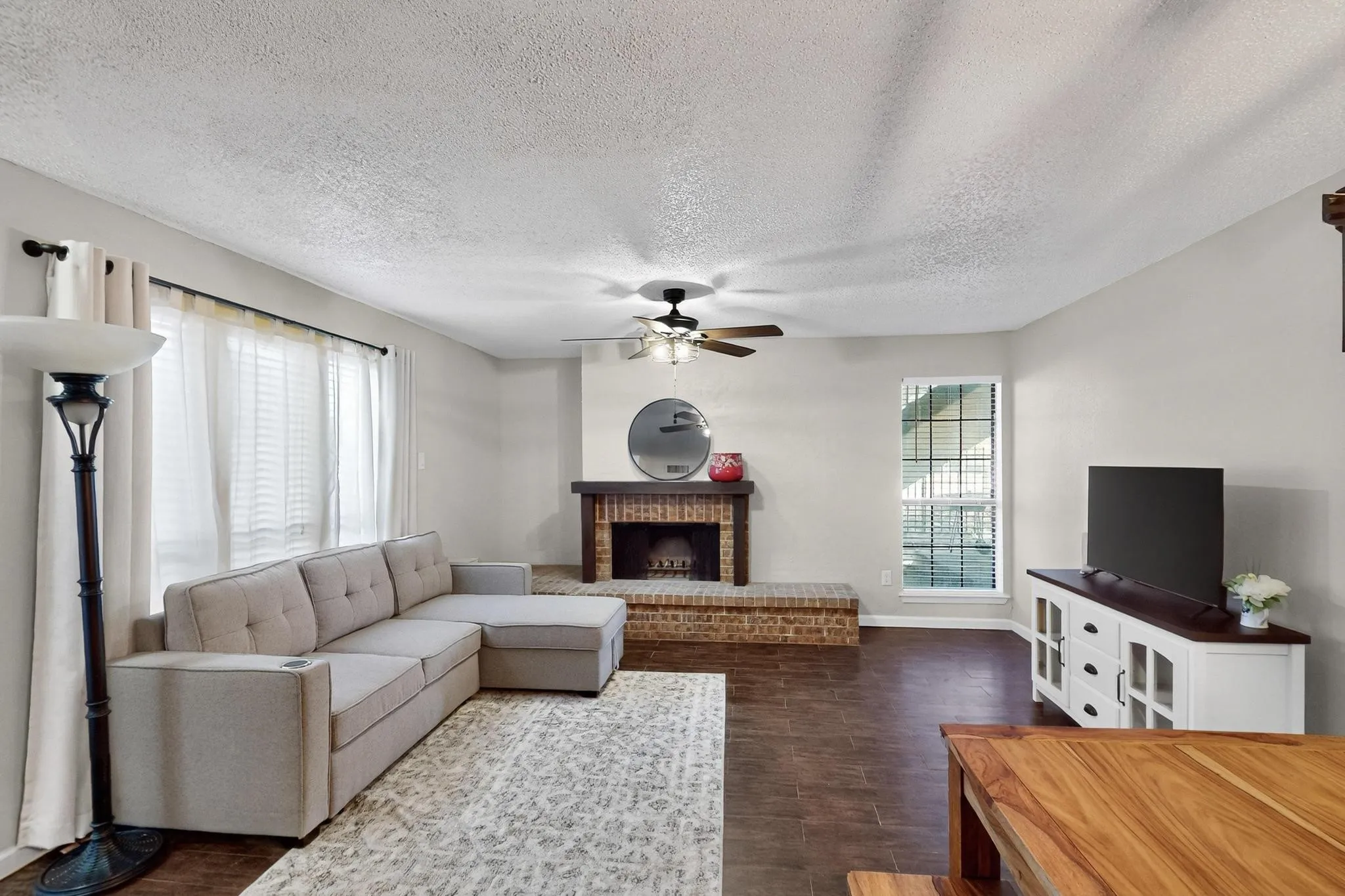 Condominium For Sale in Dallas County , 9611 Walnut Street 1105, Dallas, Texas 75243, 1 Bedroom, 1 Bathroom, Garage spaces, 759 Sqft, built in 1982, mls#21358263, Real Estate Agent in Dallas, Homes For Sale in Dallas county, Homes For Sale in Dallas, Realtor in Dallas Texas, Real Estate Brokerage Independent Realty Texas, Luminita Cordes Realtor
