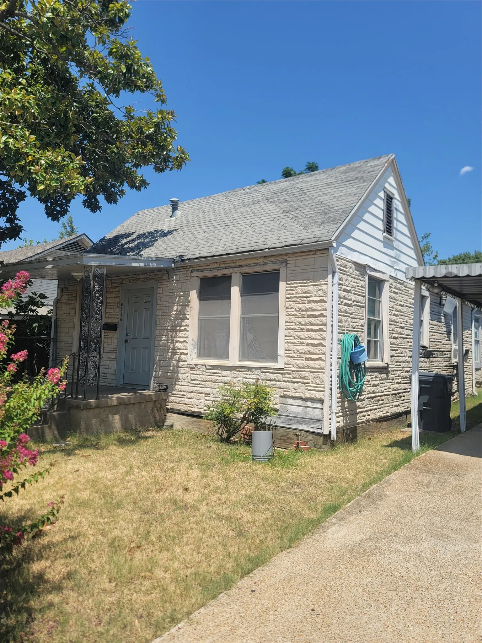 Single Family Residence For Sale in Dallas County , 6826 Victoria Avenue, Dallas, Texas 75209, 4 Bedroom, 2 Bathroom, Garage spaces, 2,352 Sqft, built in 1940, mls#21358272, Real Estate Agent in Dallas, Homes For Sale in Dallas county, Homes For Sale in Dallas, Realtor in Dallas Texas, Real Estate Brokerage Independent Realty Texas, Luminita Cordes Realtor