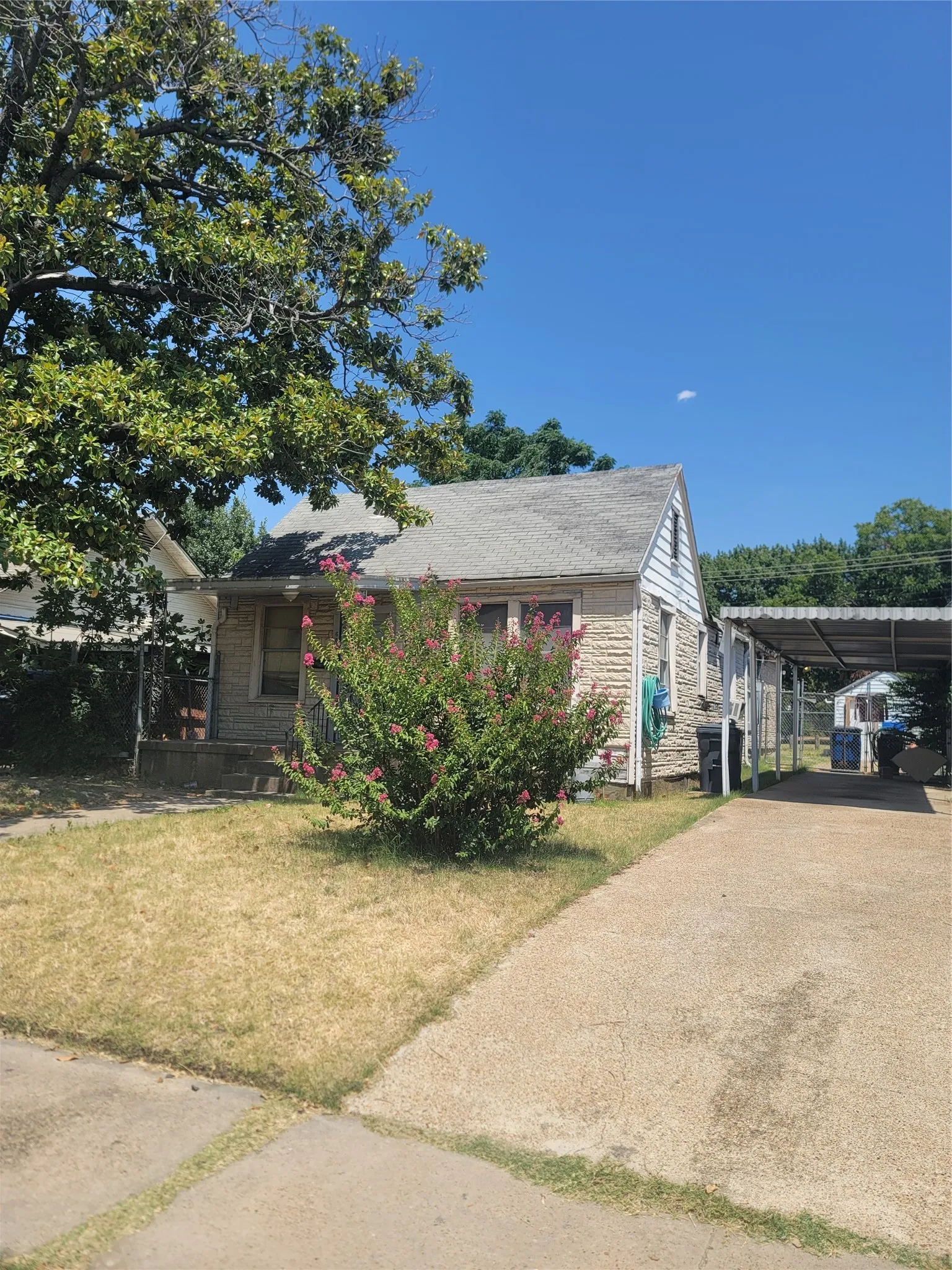 Single Family Residence For Sale in Dallas County , 6826 Victoria Avenue, Dallas, Texas 75209, 4 Bedroom, 2 Bathroom, Garage spaces, 2,352 Sqft, built in 1940, mls#21358272, Real Estate Agent in Dallas, Homes For Sale in Dallas county, Homes For Sale in Dallas, Realtor in Dallas Texas, Real Estate Brokerage Independent Realty Texas, Luminita Cordes Realtor