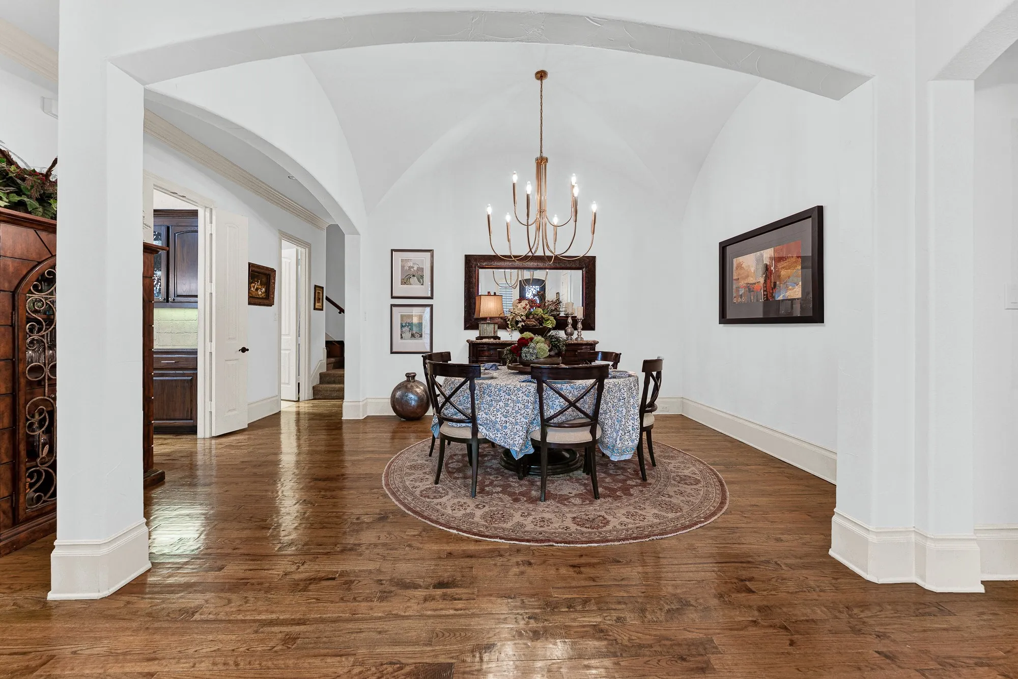 Prominent square columns establish a sense of refined enclosure while keeping the floor plan airy and connected. Picture lingering long after dessert over late-night drinks, enjoying the room's serene, open atmosphere.