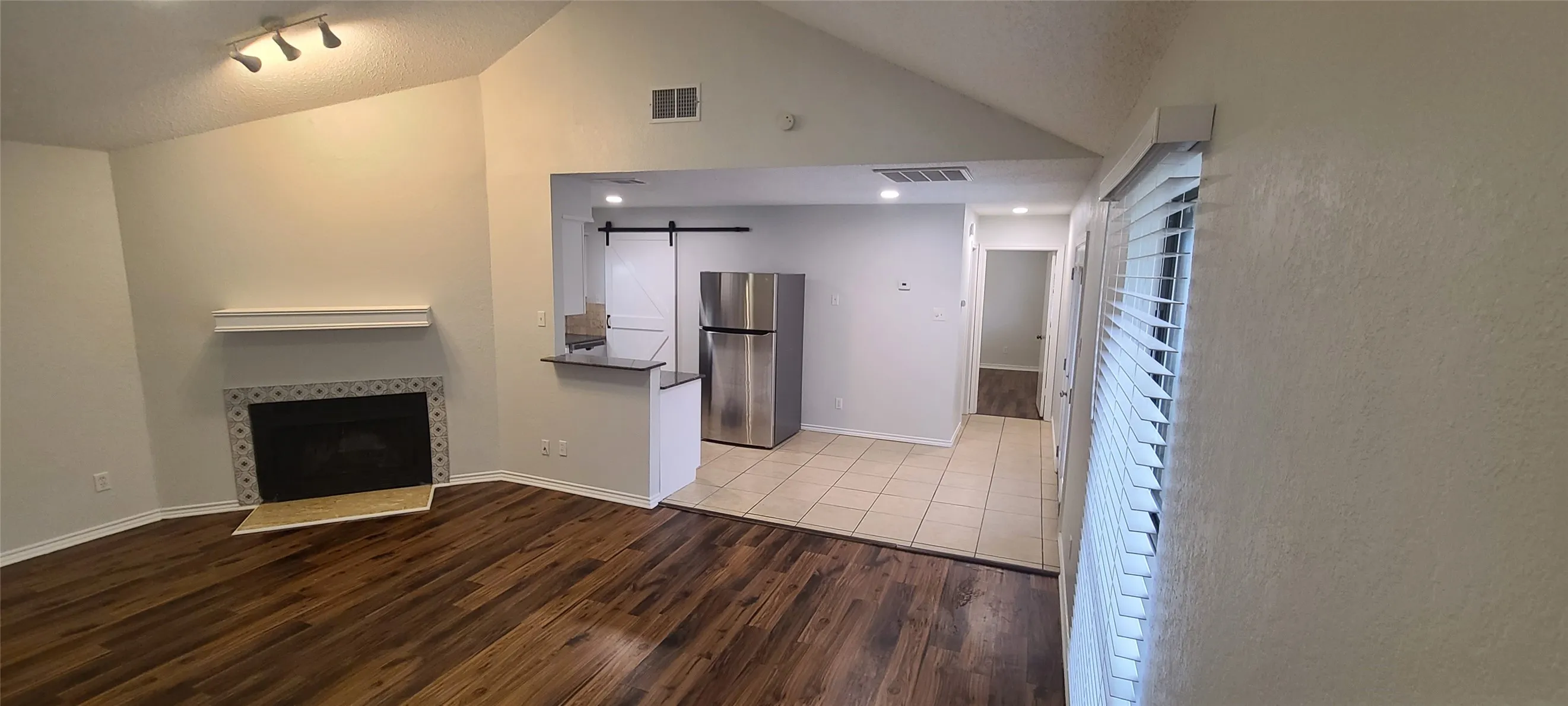 Duplex For Rent in Denton County , 17811 Farley Trail, Dallas, Texas 75287, 2 Bedroom, 2 Bathroom, Garage spaces, 1,090 Sqft, built in 1983, mls#21358290, Real Estate Agent in Dallas, Homes For Rent in Denton county, Homes For Rent in Dallas, Realtor in Dallas Texas, Real Estate Brokerage Independent Realty Texas, Luminita Cordes Realtor