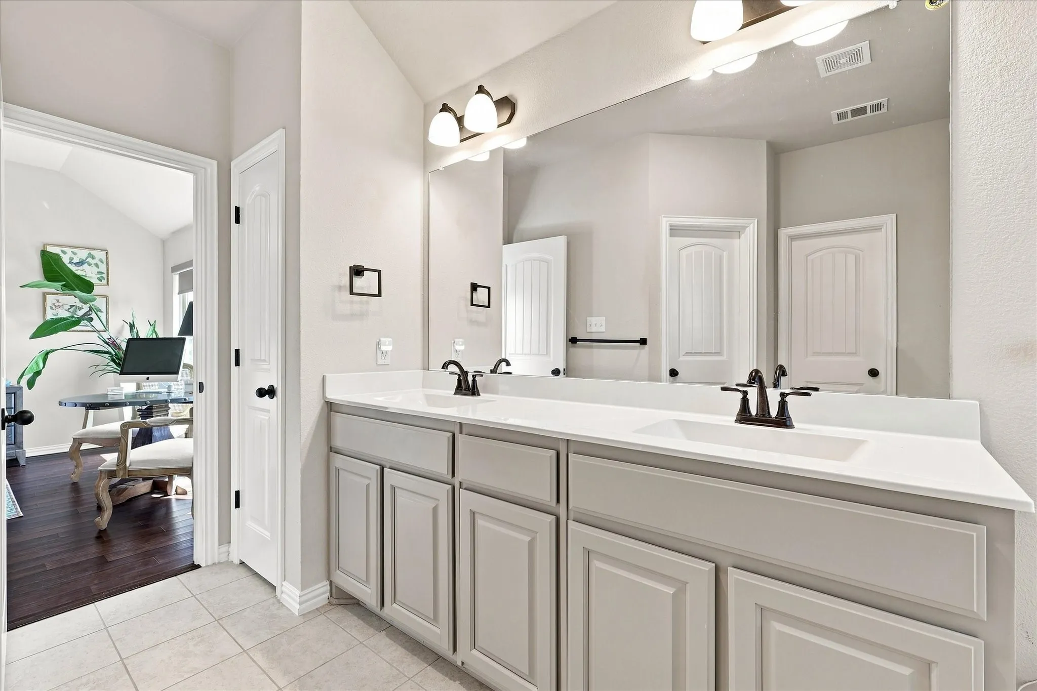 Single Family Residence For Sale in Parker County , 1020 Boulder Road, Weatherford, Texas 76085, 4 Bedroom, 2 Bathroom, 2 Garage spaces, 2,130 Sqft, built in 2020, mls#21357743, Real Estate Agent in Weatherford, Homes For Sale in Parker county, Homes For Sale in Weatherford, Realtor in Weatherford Texas, Real Estate Brokerage Independent Realty Texas, Luminita Cordes Realtor
