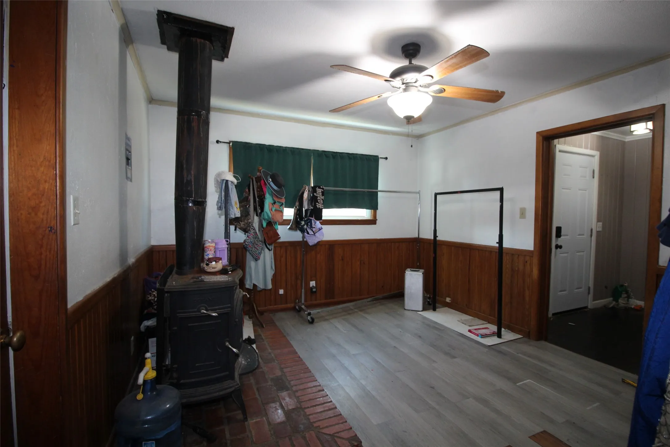 Single Family Residence For Sale in Knox County , 461 S 9th Avenue, Munday, Texas 76371, 5 Bedroom, 3 Bathroom, 5 Garage spaces, 2,586 Sqft, built in 1920, mls#21357082, Real Estate Agent in Munday, Homes For Sale in Knox county, Homes For Sale in Munday, Realtor in Munday Texas, Real Estate Brokerage Independent Realty Texas, Luminita Cordes Realtor