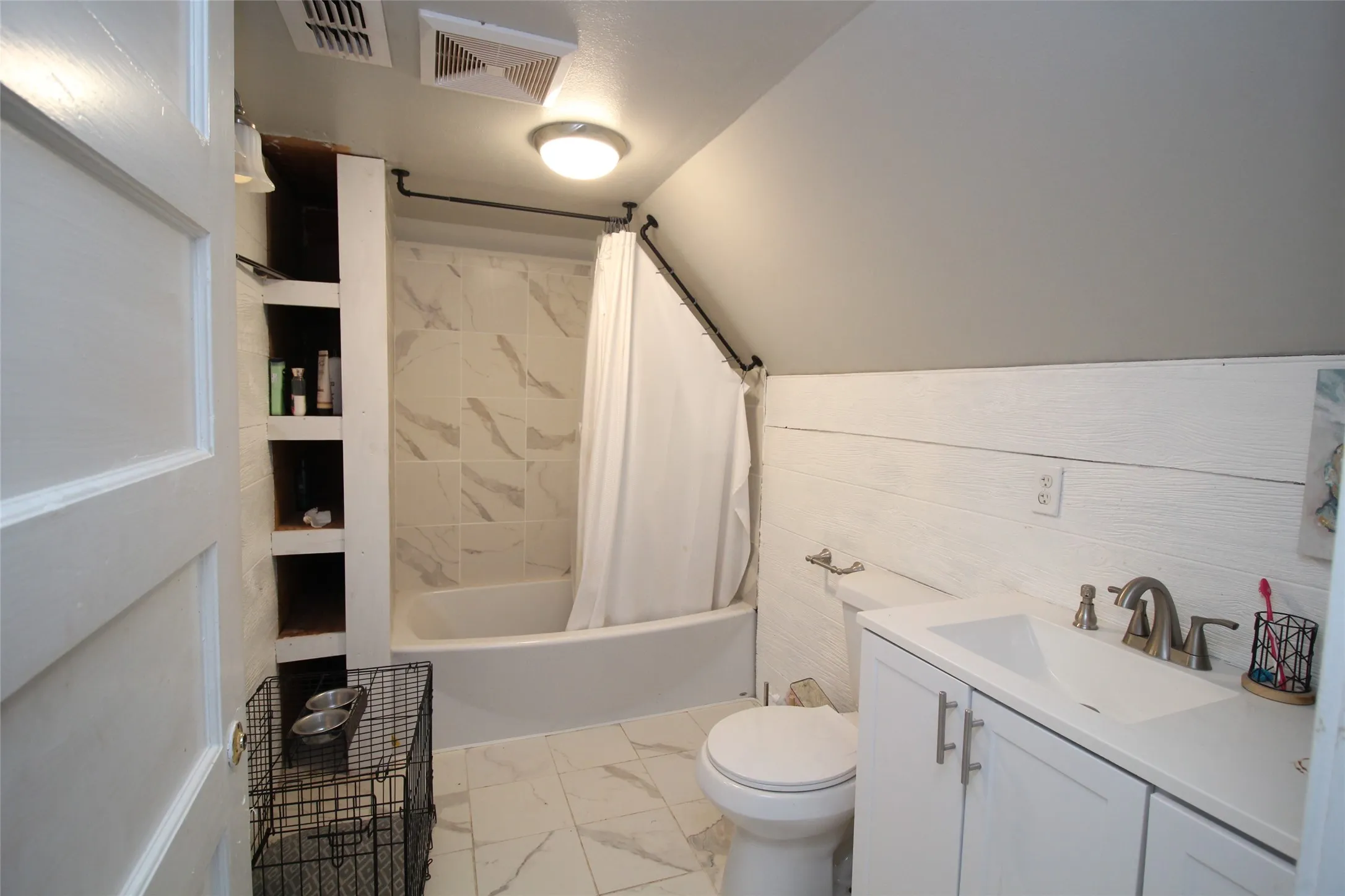 Single Family Residence For Sale in Knox County , 461 S 9th Avenue, Munday, Texas 76371, 5 Bedroom, 3 Bathroom, 5 Garage spaces, 2,586 Sqft, built in 1920, mls#21357082, Real Estate Agent in Munday, Homes For Sale in Knox county, Homes For Sale in Munday, Realtor in Munday Texas, Real Estate Brokerage Independent Realty Texas, Luminita Cordes Realtor