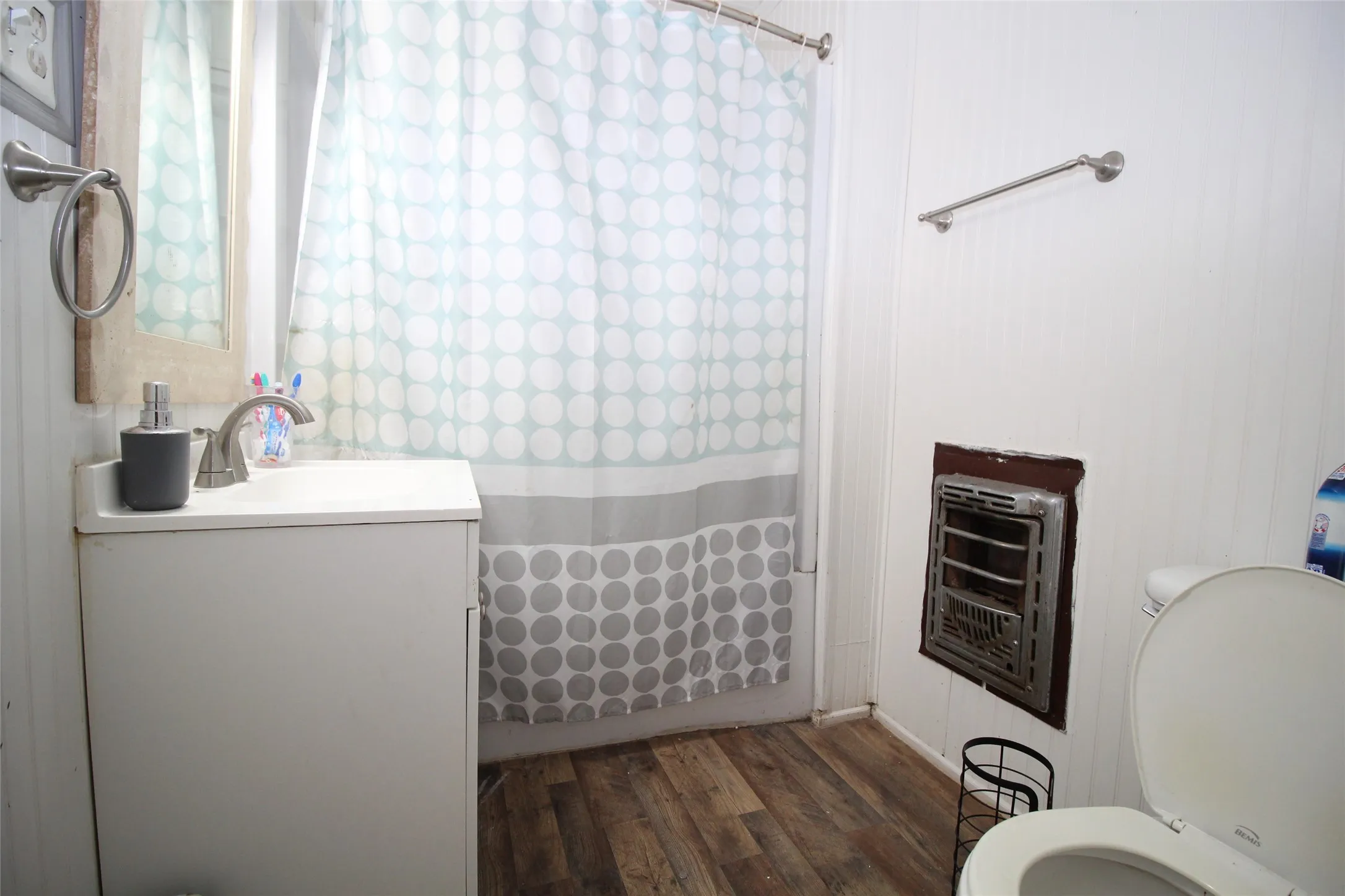 Single Family Residence For Sale in Knox County , 461 S 9th Avenue, Munday, Texas 76371, 5 Bedroom, 3 Bathroom, 5 Garage spaces, 2,586 Sqft, built in 1920, mls#21357082, Real Estate Agent in Munday, Homes For Sale in Knox county, Homes For Sale in Munday, Realtor in Munday Texas, Real Estate Brokerage Independent Realty Texas, Luminita Cordes Realtor