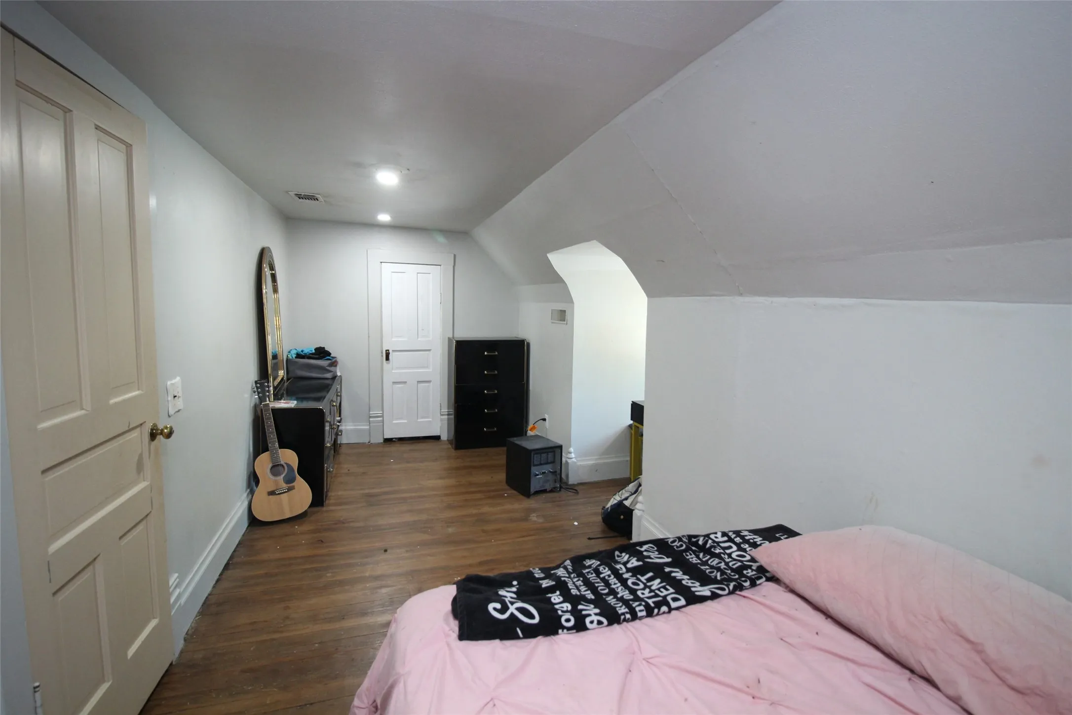 Single Family Residence For Sale in Knox County , 461 S 9th Avenue, Munday, Texas 76371, 5 Bedroom, 3 Bathroom, 5 Garage spaces, 2,586 Sqft, built in 1920, mls#21357082, Real Estate Agent in Munday, Homes For Sale in Knox county, Homes For Sale in Munday, Realtor in Munday Texas, Real Estate Brokerage Independent Realty Texas, Luminita Cordes Realtor