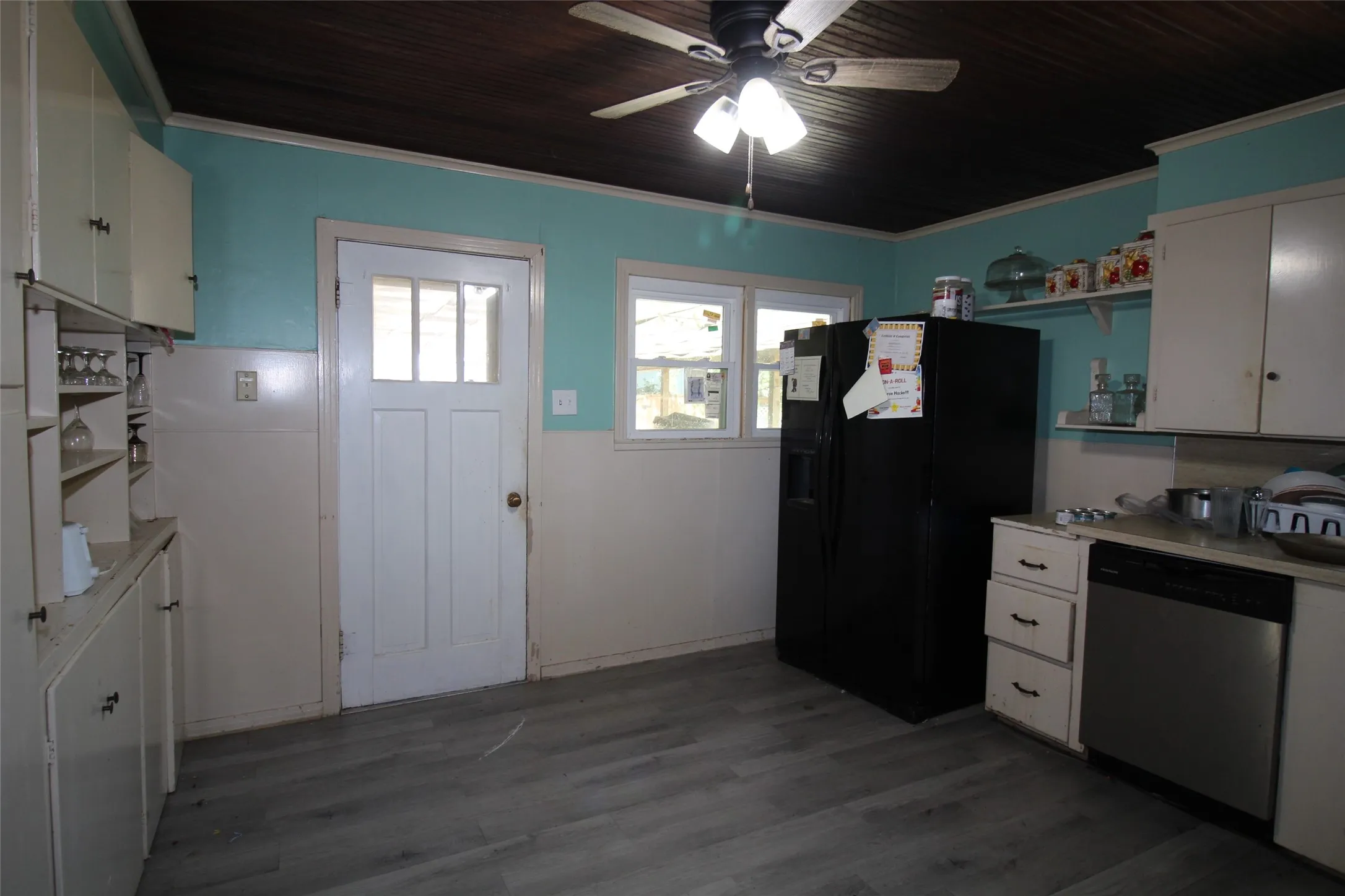 Single Family Residence For Sale in Knox County , 461 S 9th Avenue, Munday, Texas 76371, 5 Bedroom, 3 Bathroom, 5 Garage spaces, 2,586 Sqft, built in 1920, mls#21357082, Real Estate Agent in Munday, Homes For Sale in Knox county, Homes For Sale in Munday, Realtor in Munday Texas, Real Estate Brokerage Independent Realty Texas, Luminita Cordes Realtor