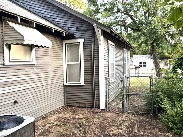 Single Family Residence For Sale in Tarrant County , 4619 Parrish Road, Haltom City, Texas 76117, 2 Bedroom, 1 Bathroom, 1 Garage spaces, 1,196 Sqft, built in 1945, mls#21353160, Real Estate Agent in Haltom City, Homes For Sale in Tarrant county, Homes For Sale in Haltom City, Realtor in Haltom City Texas, Real Estate Brokerage Independent Realty Texas, Luminita Cordes Realtor
