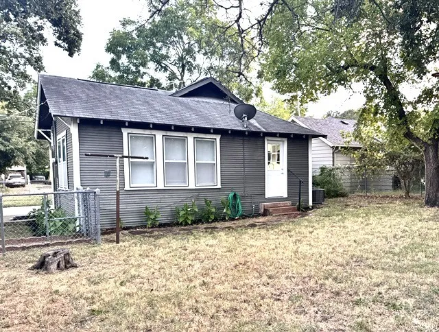 Single Family Residence For Sale in Tarrant County , 4619 Parrish Road, Haltom City, Texas 76117, 2 Bedroom, 1 Bathroom, 1 Garage spaces, 1,196 Sqft, built in 1945, mls#21353160, Real Estate Agent in Haltom City, Homes For Sale in Tarrant county, Homes For Sale in Haltom City, Realtor in Haltom City Texas, Real Estate Brokerage Independent Realty Texas, Luminita Cordes Realtor