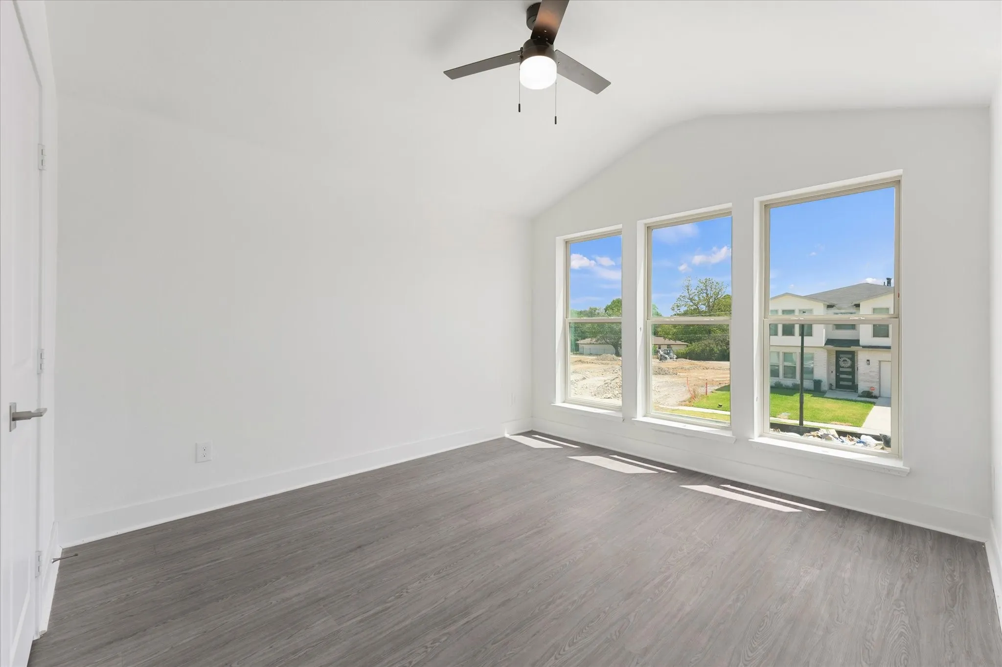 Single Family Residence For Sale in Dallas County , 3763 Wenatche Drive, Dallas, Texas 75233, 4 Bedroom, 4 Bathroom, 2 Garage spaces, 2,907 Sqft, built in 2024, mls#21356333, Real Estate Agent in Dallas, Homes For Sale in Dallas county, Homes For Sale in Dallas, Realtor in Dallas Texas, Real Estate Brokerage Independent Realty Texas, Luminita Cordes Realtor