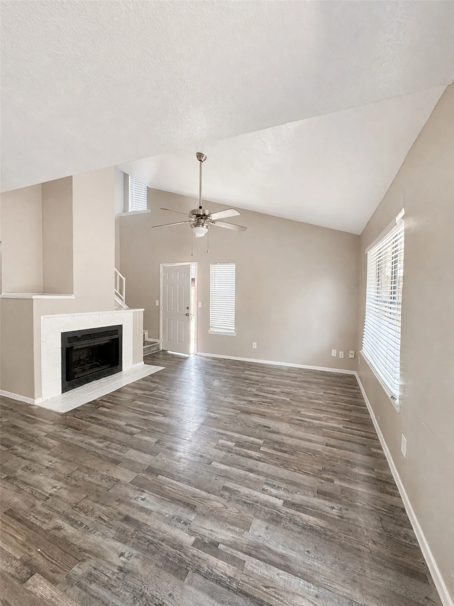 Condominium For Sale in Tarrant County , 1122 Millview Drive 303, Arlington, Texas 76012, 3 Bedroom, 2 Bathroom, Garage spaces, 1,199 Sqft, built in 1984, Price $145,000, mls#21358281, Real Estate Agent in Arlington, Homes For Sale in Tarrant county, Homes For Sale in Arlington, Realtor in Arlington Texas, Real Estate Brokerage Independent Realty Texas, Luminita Cordes Realtor