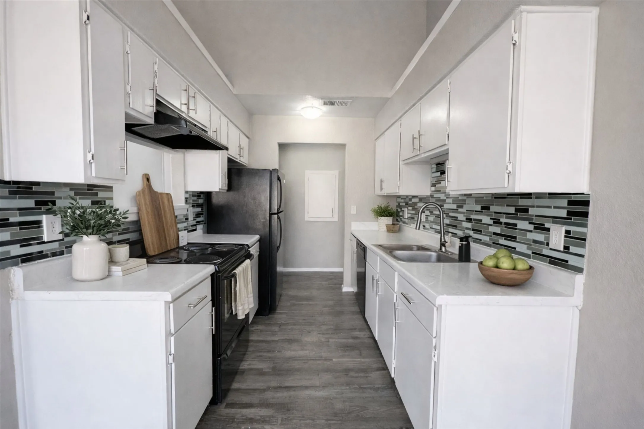 Condominium For Sale in Tarrant County , 1122 Millview Drive 303, Arlington, Texas 76012, 3 Bedroom, 2 Bathroom, Garage spaces, 1,199 Sqft, built in 1984, Price $145,000, mls#21358281, Real Estate Agent in Arlington, Homes For Sale in Tarrant county, Homes For Sale in Arlington, Realtor in Arlington Texas, Real Estate Brokerage Independent Realty Texas, Luminita Cordes Realtor