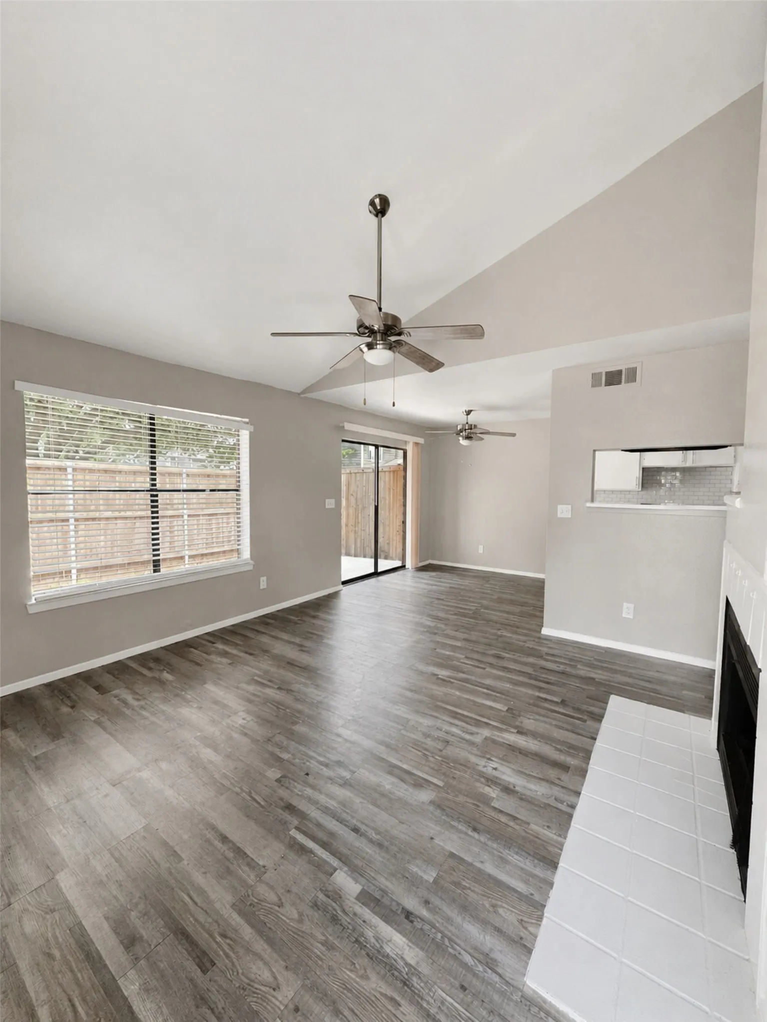 Condominium For Sale in Tarrant County , 1122 Millview Drive 303, Arlington, Texas 76012, 3 Bedroom, 2 Bathroom, Garage spaces, 1,199 Sqft, built in 1984, Price $145,000, mls#21358281, Real Estate Agent in Arlington, Homes For Sale in Tarrant county, Homes For Sale in Arlington, Realtor in Arlington Texas, Real Estate Brokerage Independent Realty Texas, Luminita Cordes Realtor