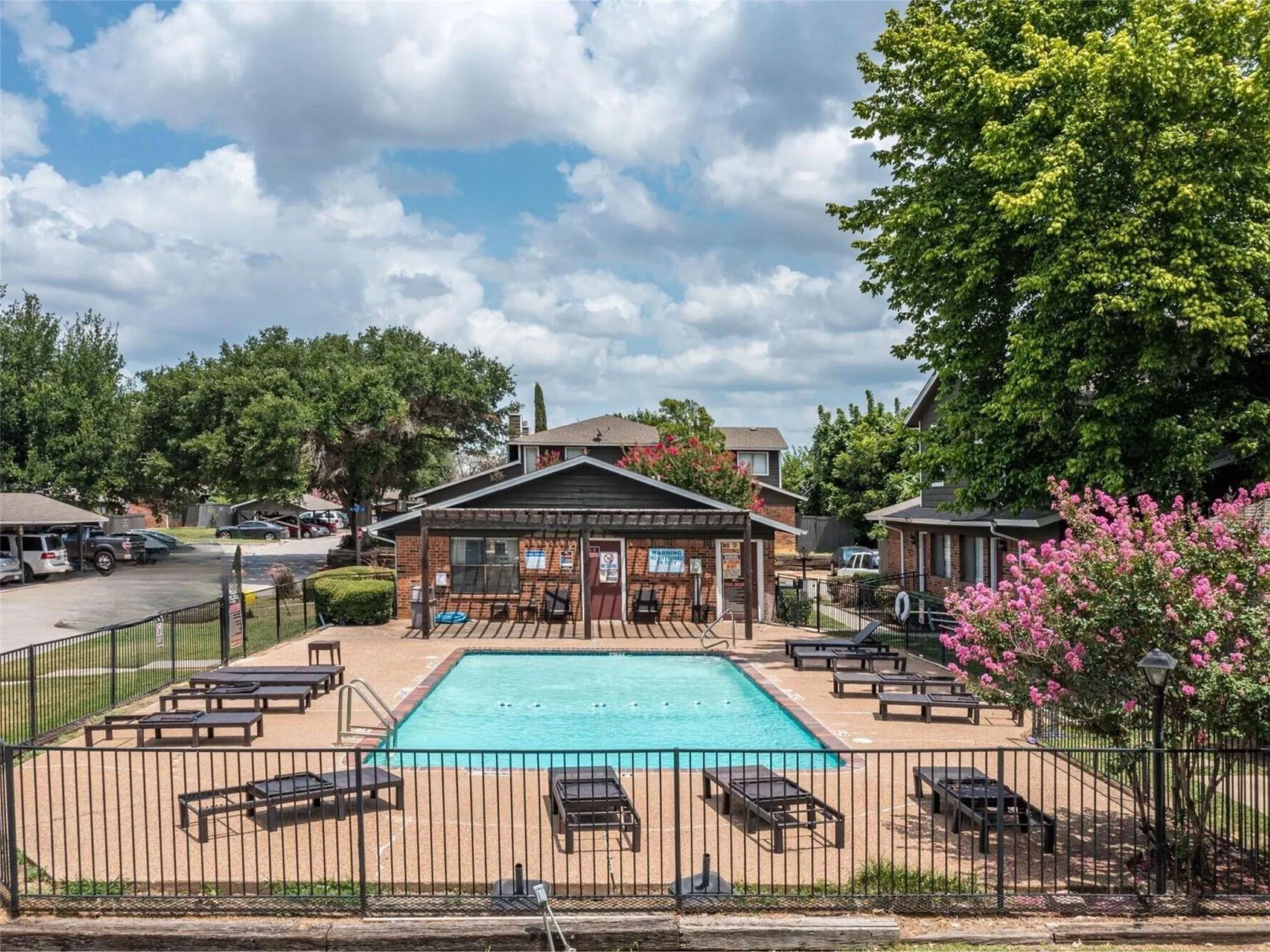 Condominium For Sale in Tarrant County , 1122 Millview Drive 303, Arlington, Texas 76012, 3 Bedroom, 2 Bathroom, Garage spaces, 1,199 Sqft, built in 1984, Price $145,000, mls#21358281, Real Estate Agent in Arlington, Homes For Sale in Tarrant county, Homes For Sale in Arlington, Realtor in Arlington Texas, Real Estate Brokerage Independent Realty Texas, Luminita Cordes Realtor