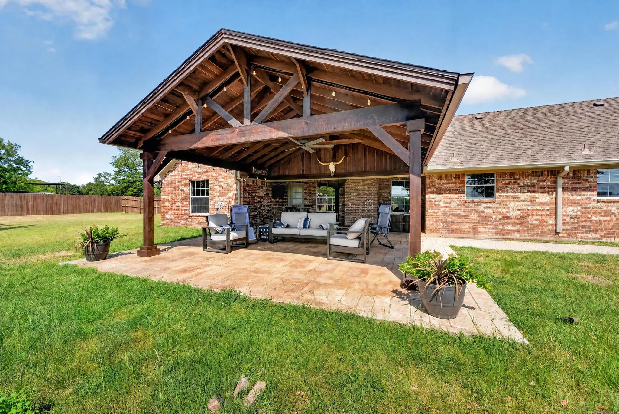 Single Family Residence For Sale in Kaufman County , 8023 Fm 429, Kaufman, Texas 75142, 3 Bedroom, 2 Bathroom, 2 Garage spaces, 2,065 Sqft, built in 2003, mls#21350410, Real Estate Agent in Kaufman, Homes For Sale in Kaufman county, Homes For Sale in Kaufman, Realtor in Kaufman Texas, Real Estate Brokerage Independent Realty Texas, Luminita Cordes Realtor