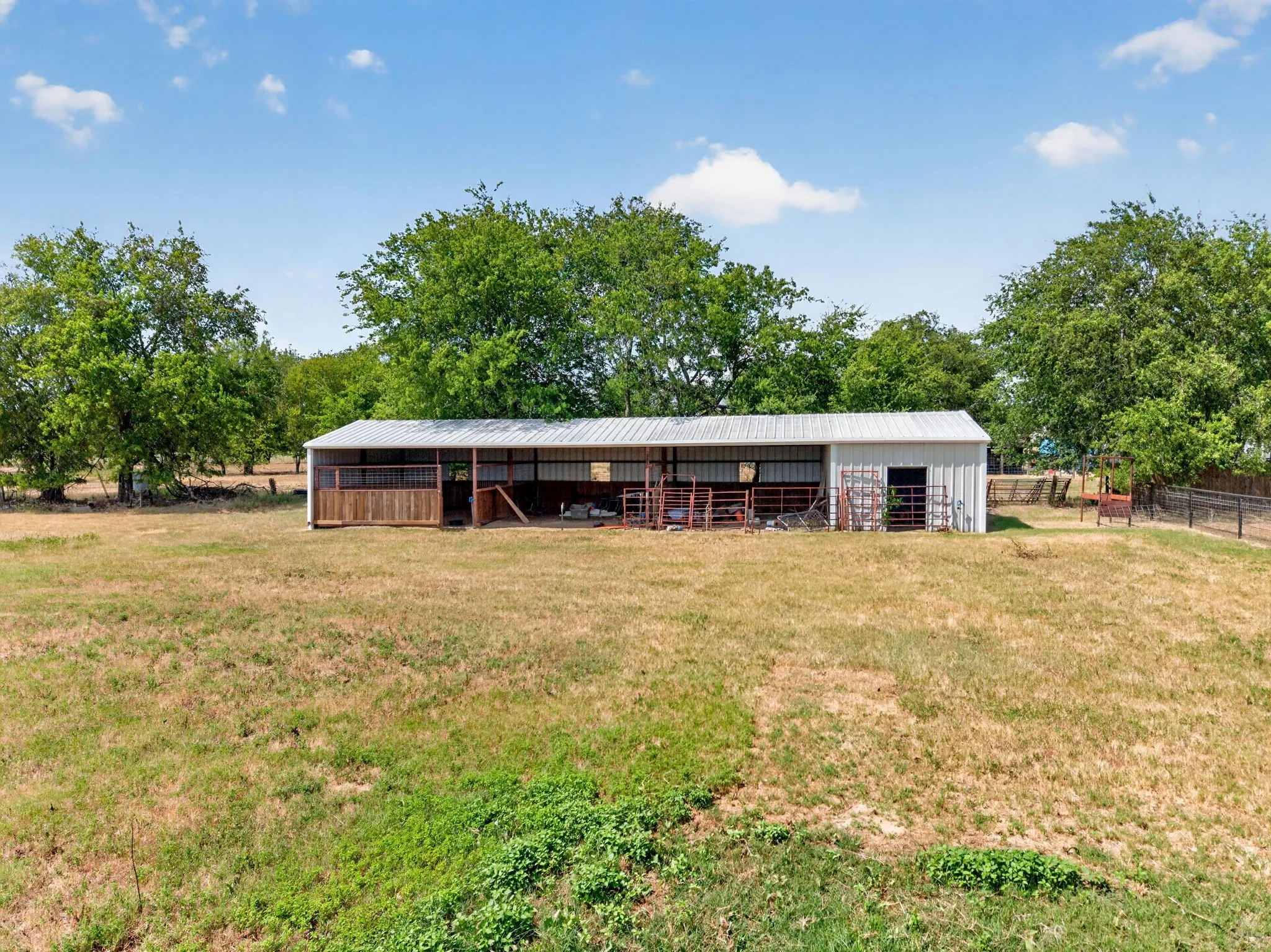 Single Family Residence For Sale in Kaufman County , 8023 Fm 429, Kaufman, Texas 75142, 3 Bedroom, 2 Bathroom, 2 Garage spaces, 2,065 Sqft, built in 2003, mls#21350410, Real Estate Agent in Kaufman, Homes For Sale in Kaufman county, Homes For Sale in Kaufman, Realtor in Kaufman Texas, Real Estate Brokerage Independent Realty Texas, Luminita Cordes Realtor